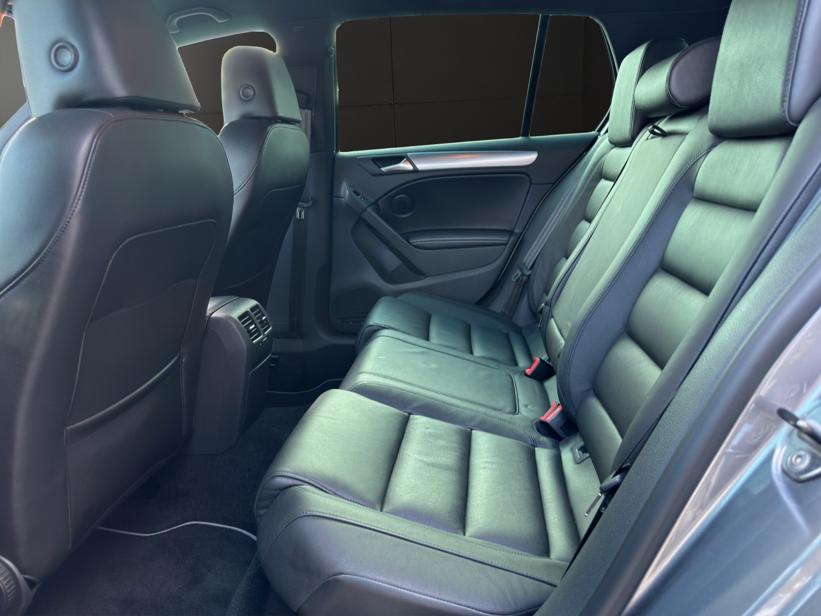 VW Golf VI 2.0 TSI R DSG 4motion-image-11