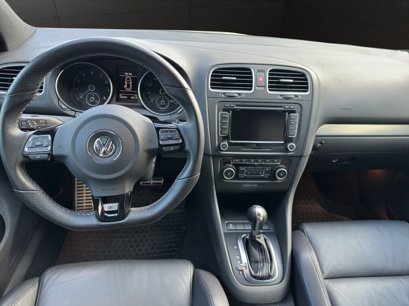 VW Golf VI 2.0 TSI R DSG 4motion-image-9