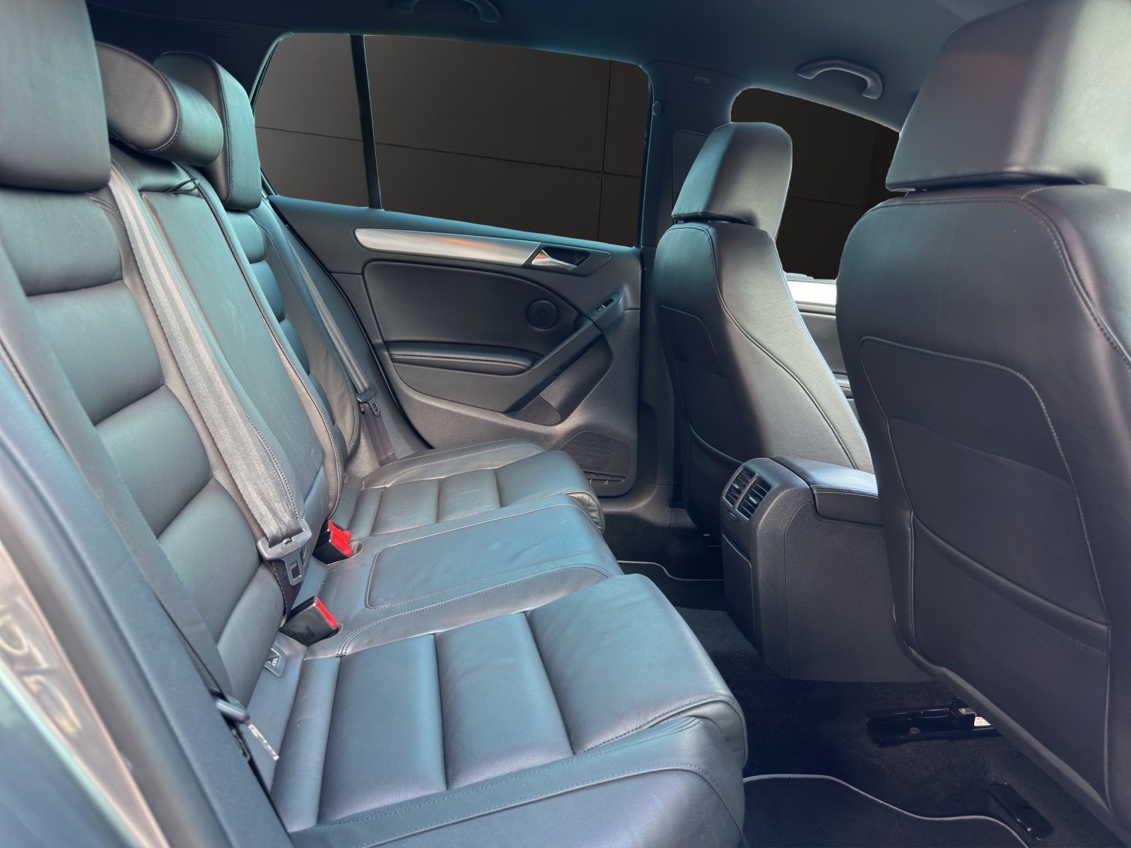 VW Golf VI 2.0 TSI R DSG 4motion-image-13