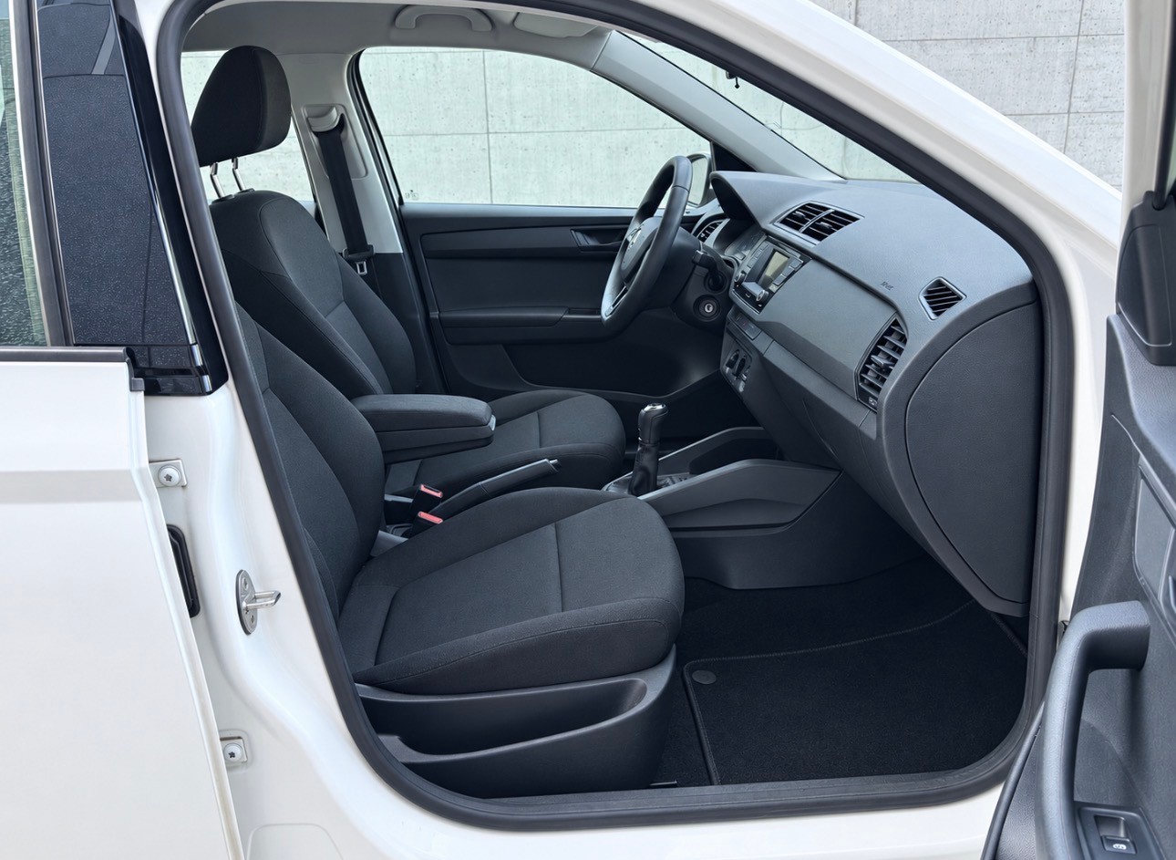 SKODA Fabia 1.2 TSI Active-image-8