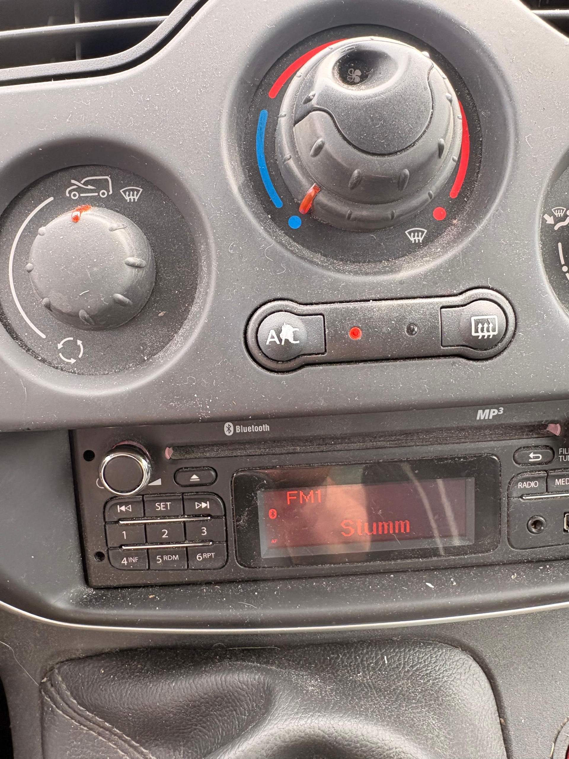 RENAULT Kangoo 1.5 dCi Swiss Edition-image-7