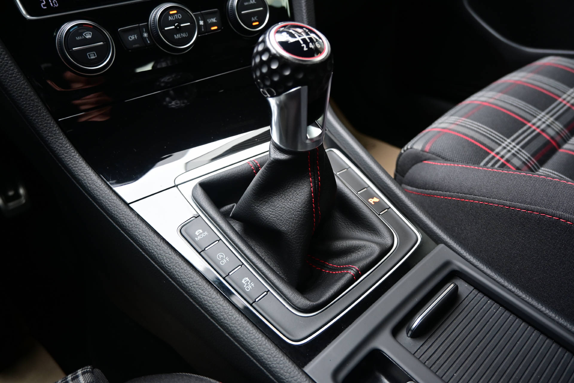 VW Golf VII 2.0 TSI GTI Performance *Abstandstempomat*LED Scheinwerfer*-image-16