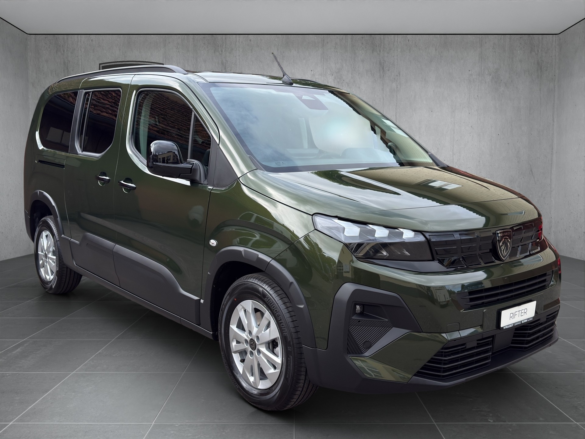 PEUGEOT Rifter Long 1.5 BlueHDi 130 Family Edition-image-2