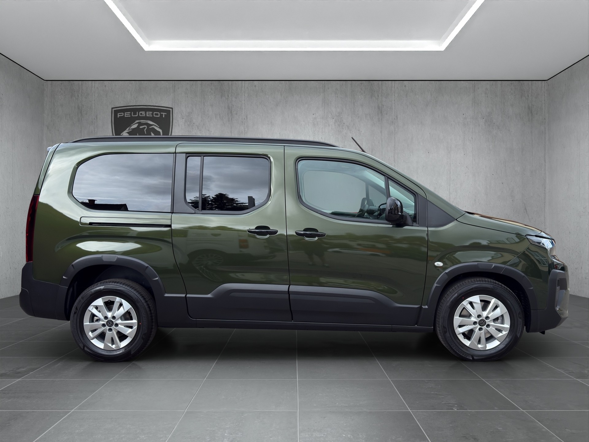 PEUGEOT Rifter Long 1.5 BlueHDi 130 Family Edition-image-3