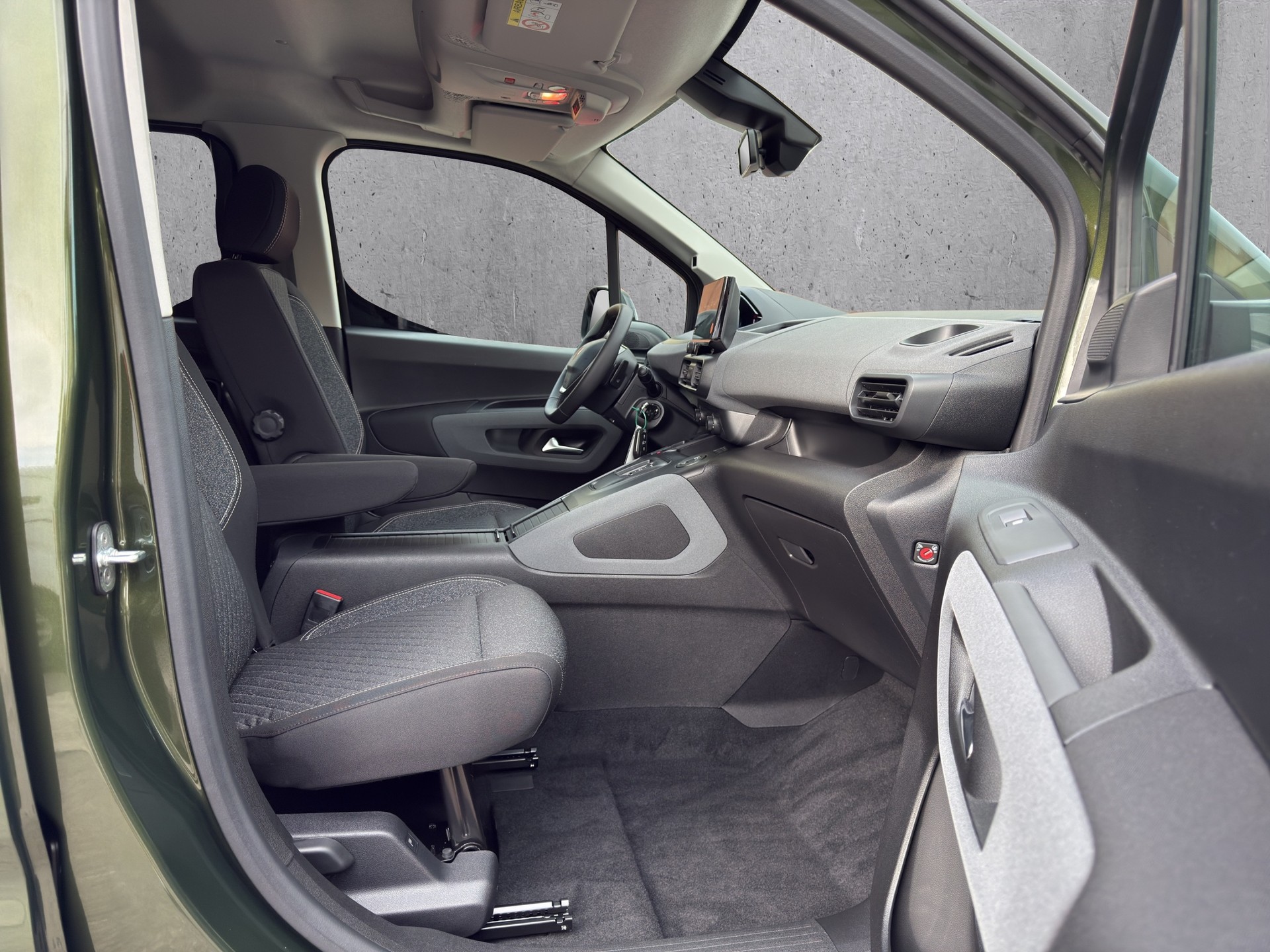 PEUGEOT Rifter Long 1.5 BlueHDi 130 Family Edition-image-21