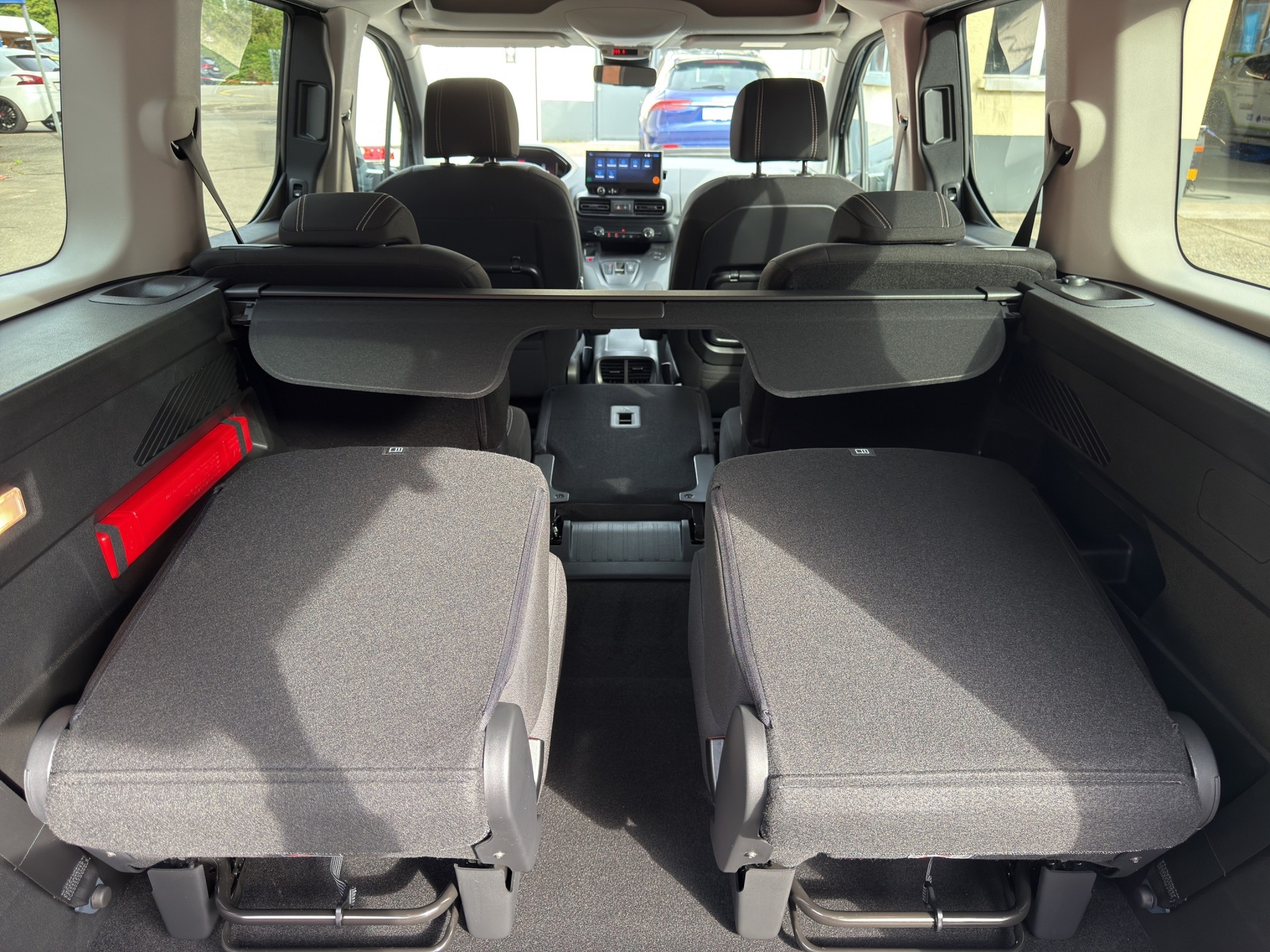 PEUGEOT Rifter Long 1.5 BlueHDi 130 Family Edition-image-14