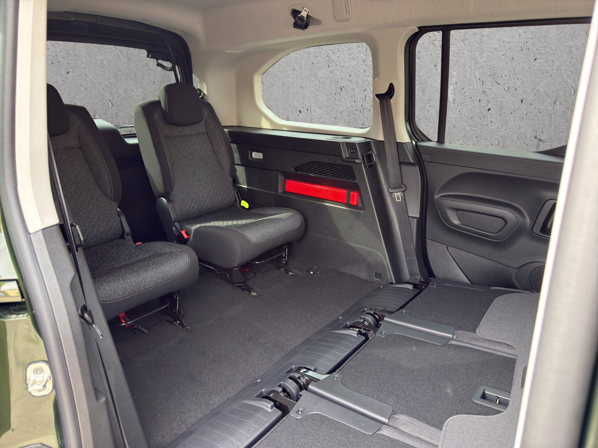 PEUGEOT Rifter Long 1.5 BlueHDi 130 Family Edition-image-20