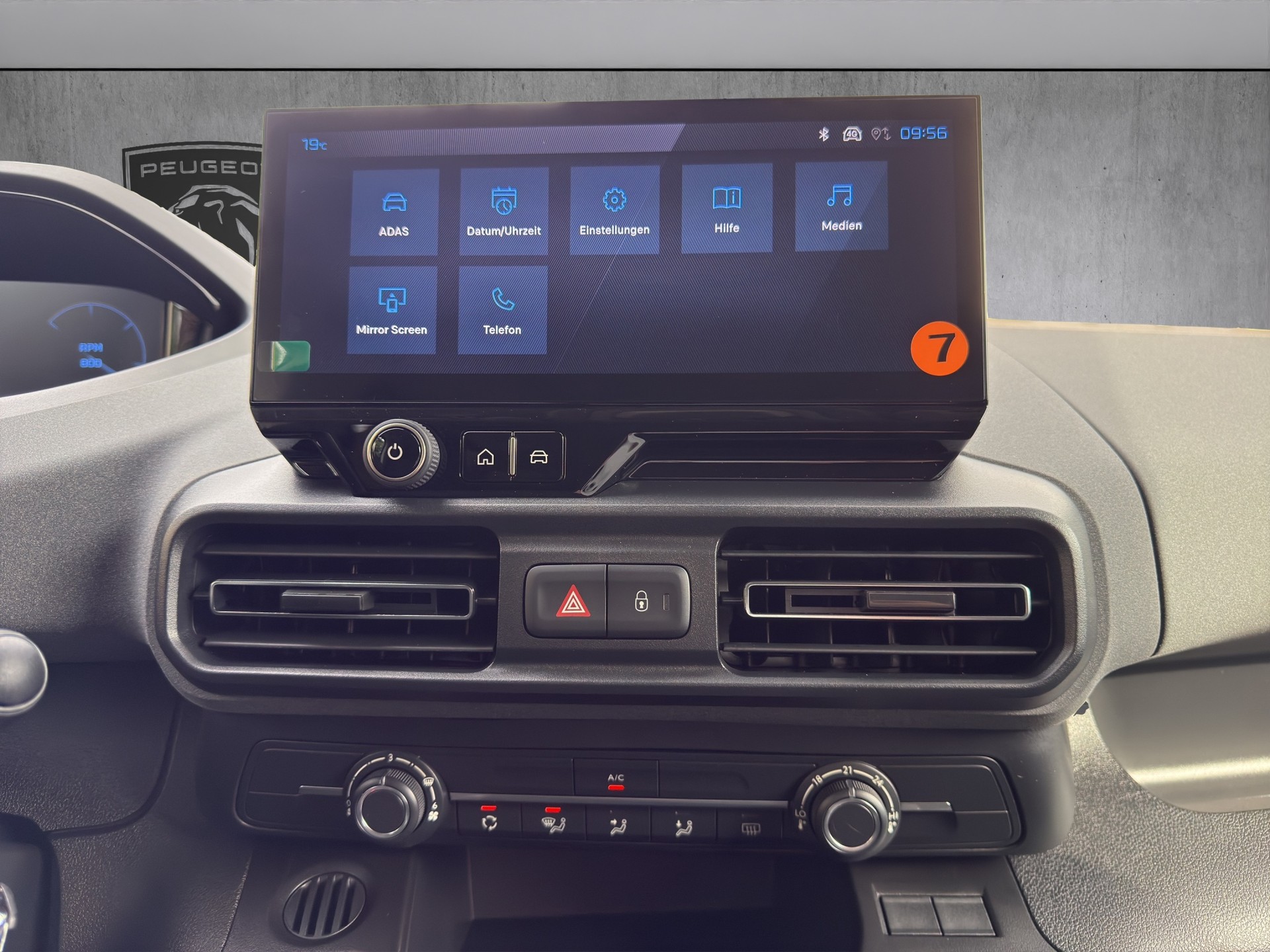 PEUGEOT Rifter Long 1.5 BlueHDi 130 Family Edition-image-13