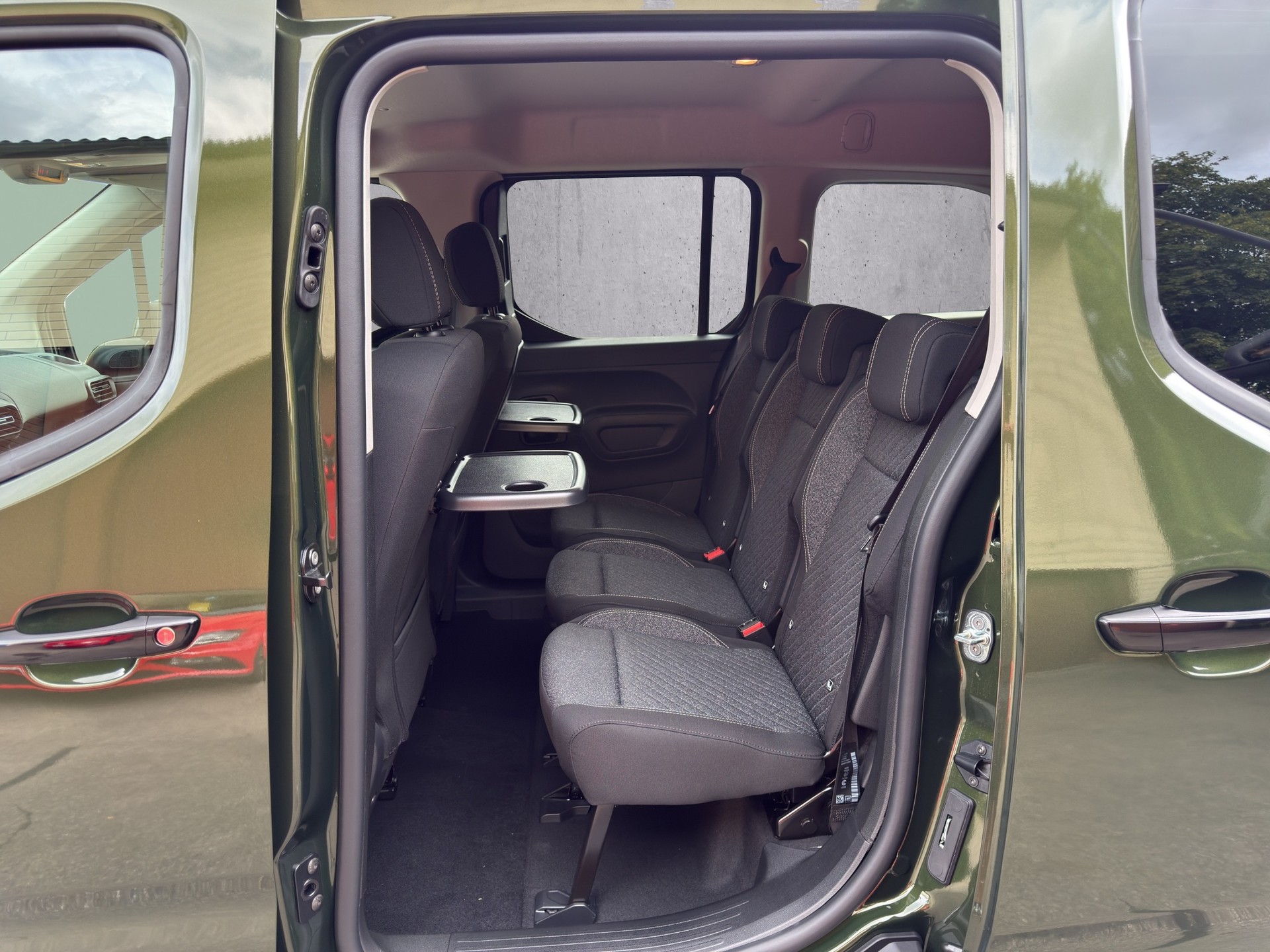 PEUGEOT Rifter Long 1.5 BlueHDi 130 Family Edition-image-19