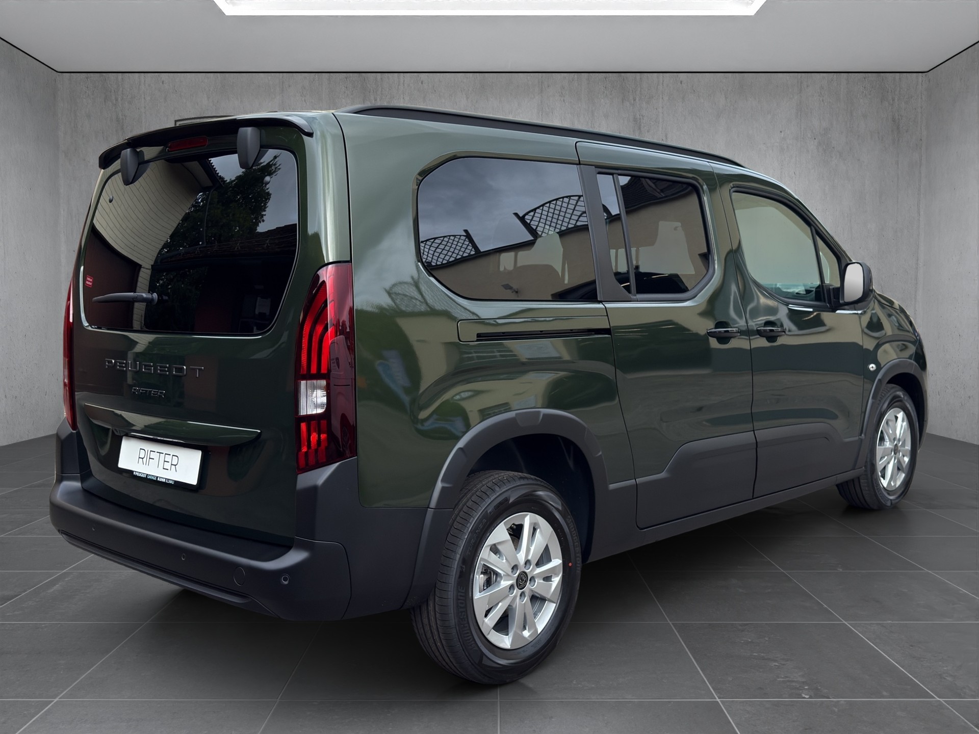PEUGEOT Rifter Long 1.5 BlueHDi 130 Family Edition-image-4