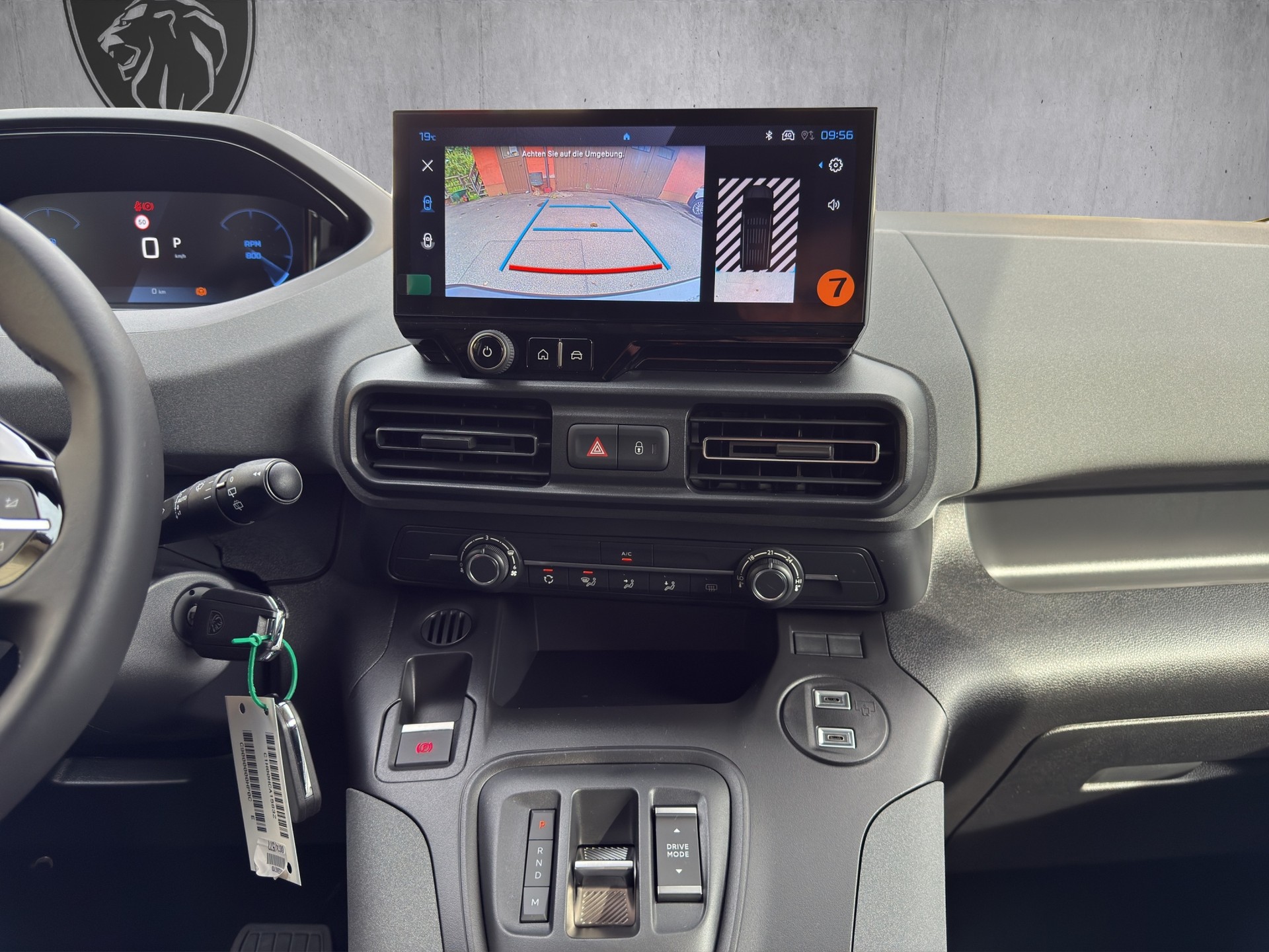 PEUGEOT Rifter Long 1.5 BlueHDi 130 Family Edition-image-12