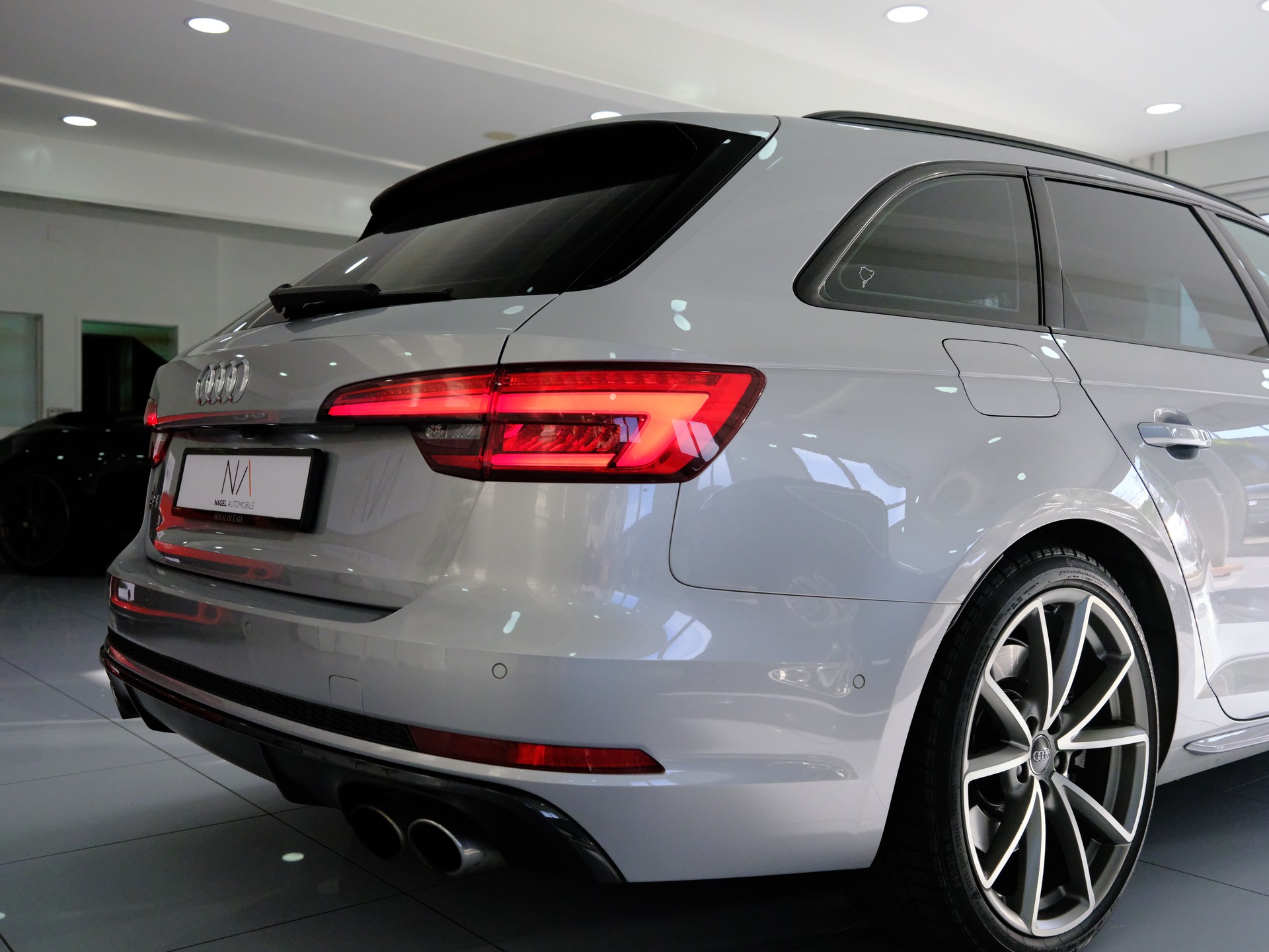 AUDI S4 Avant 3.0 TFSI quattro tiptronic *SITZHEIZUNG* *RÜCKFAHRKAMERA*-image-14