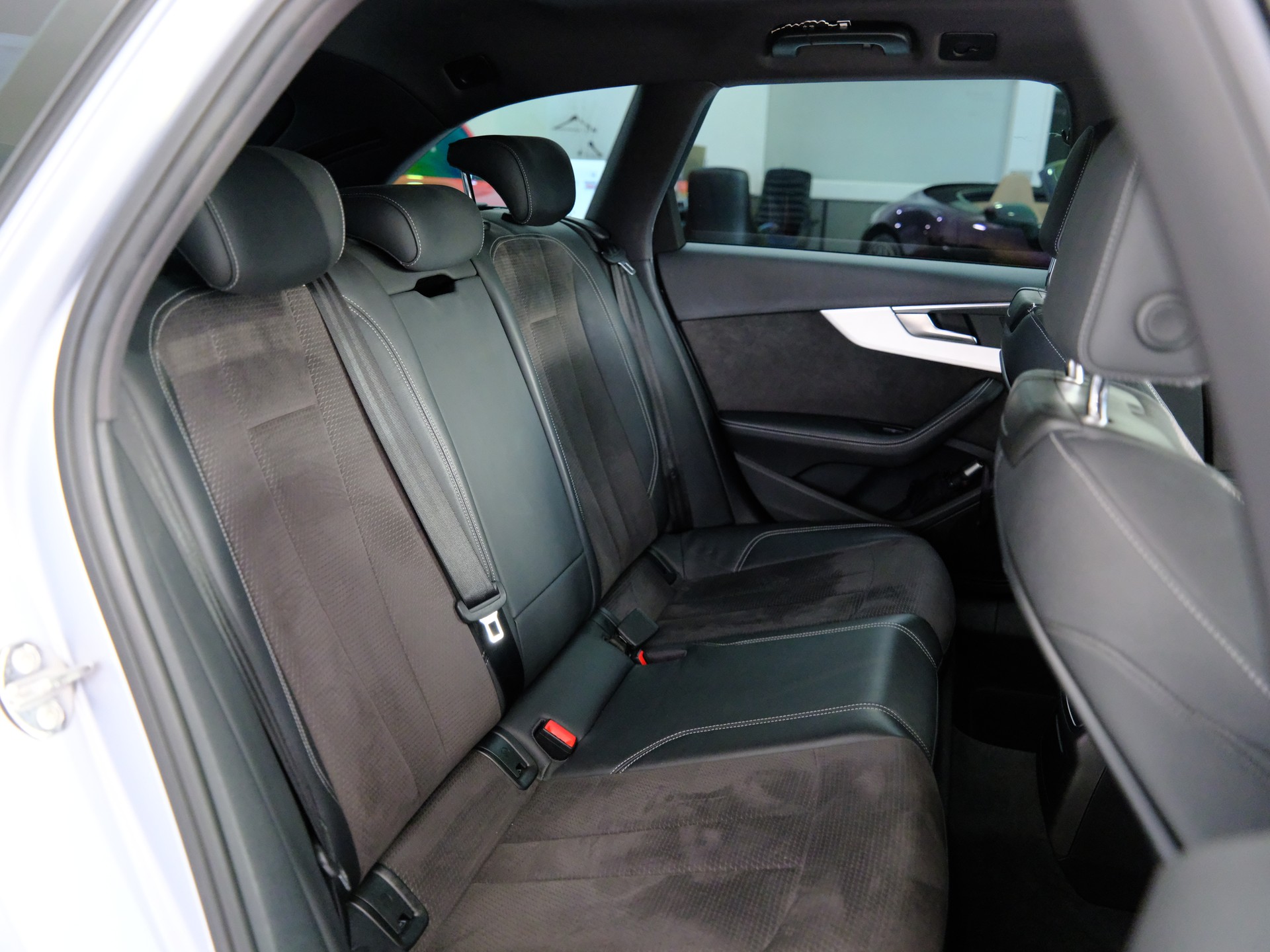 AUDI S4 Avant 3.0 TFSI quattro tiptronic *SITZHEIZUNG* *RÜCKFAHRKAMERA*-image-23