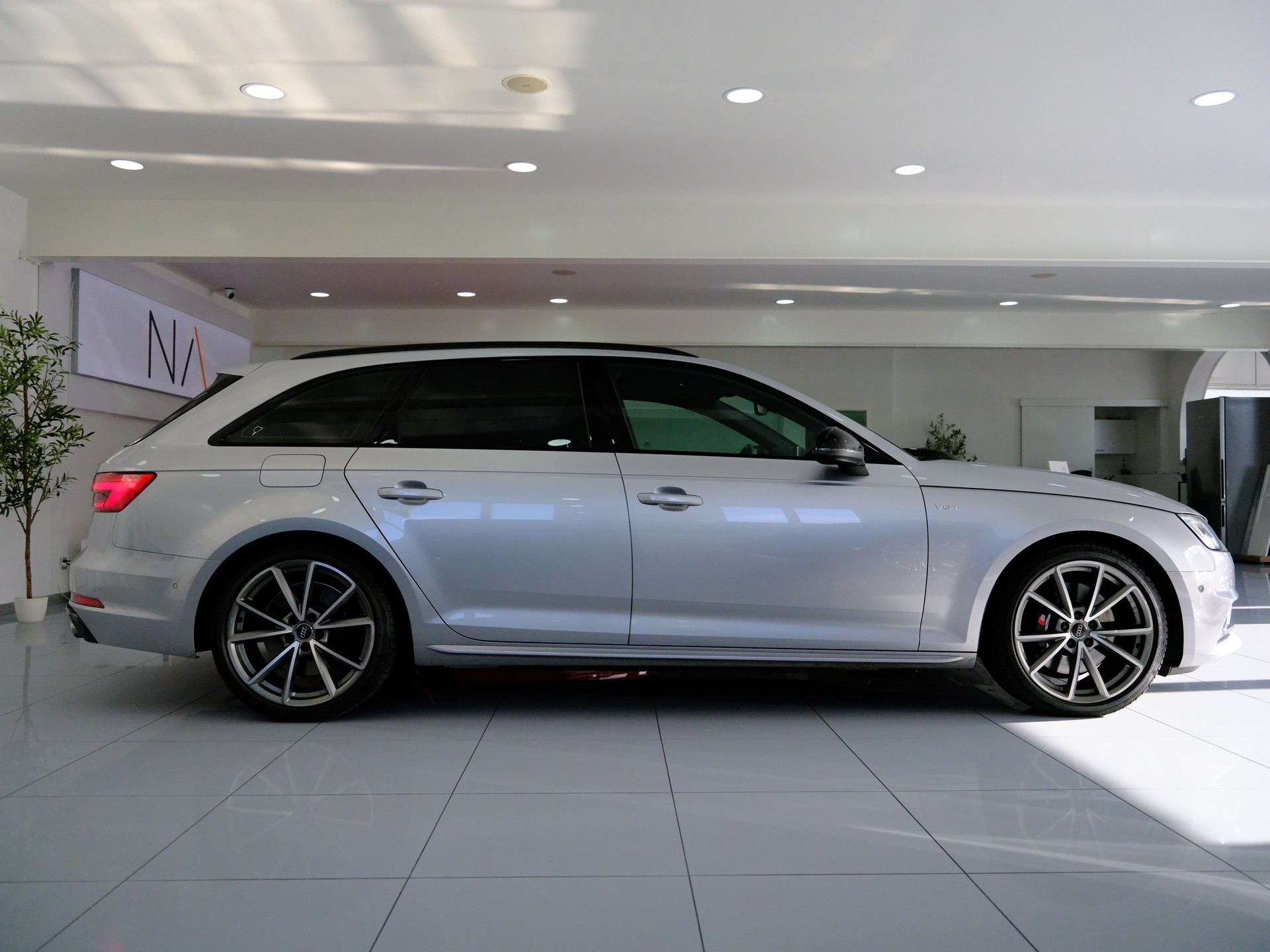 AUDI S4 Avant 3.0 TFSI quattro tiptronic *SITZHEIZUNG* *RÜCKFAHRKAMERA*-image-8