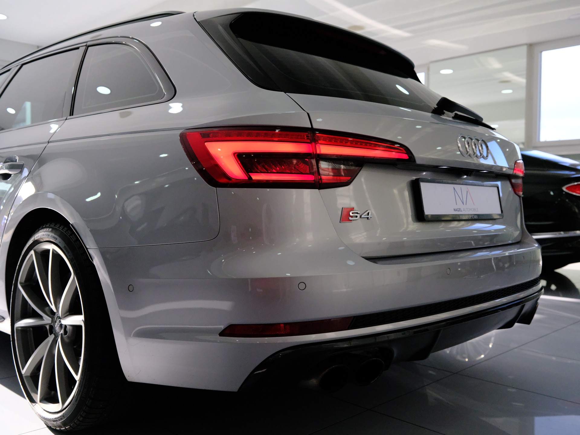 AUDI S4 Avant 3.0 TFSI quattro tiptronic *SITZHEIZUNG* *RÜCKFAHRKAMERA*-image-15