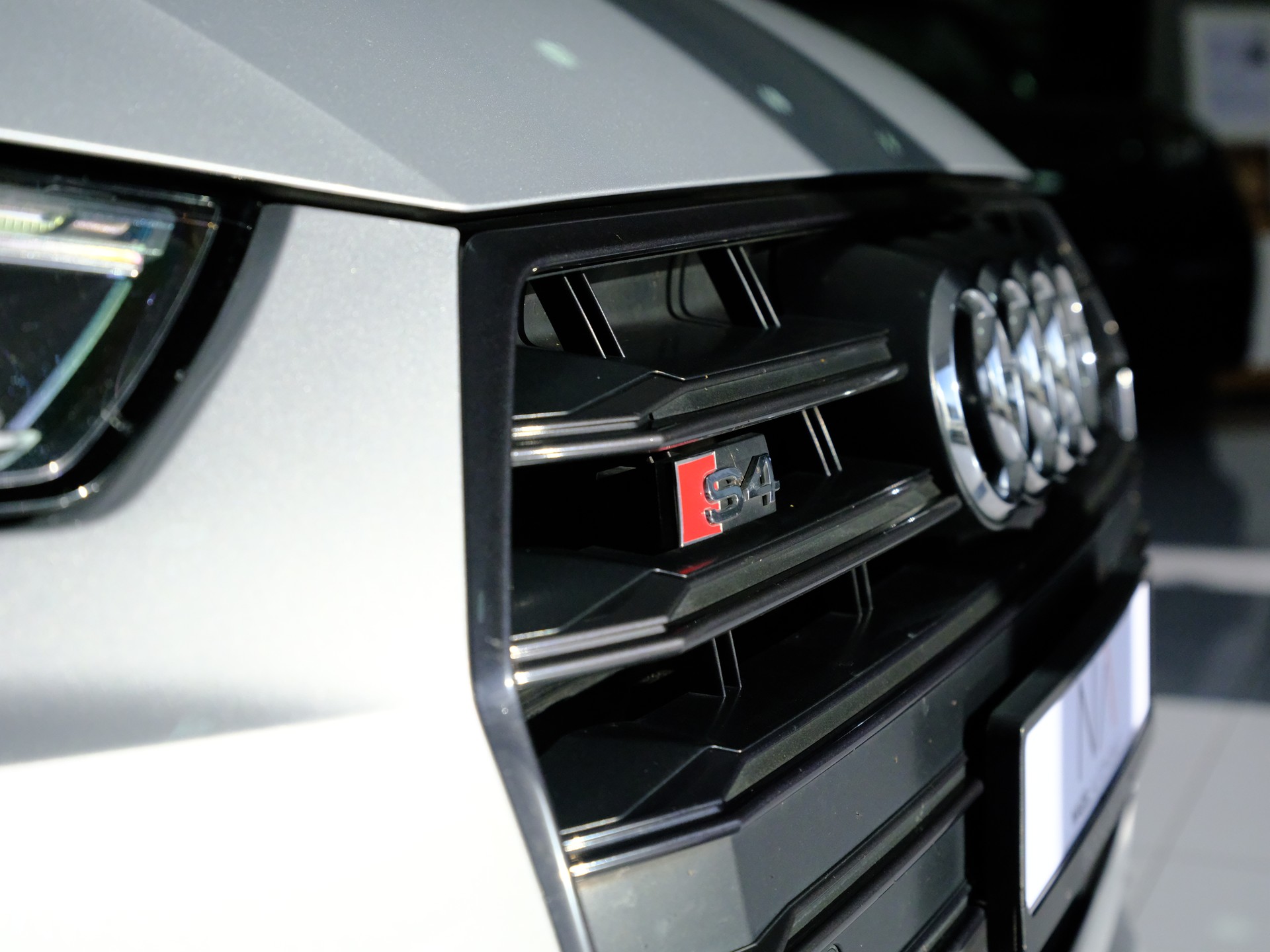 AUDI S4 Avant 3.0 TFSI quattro tiptronic *SITZHEIZUNG* *RÜCKFAHRKAMERA*-image-11