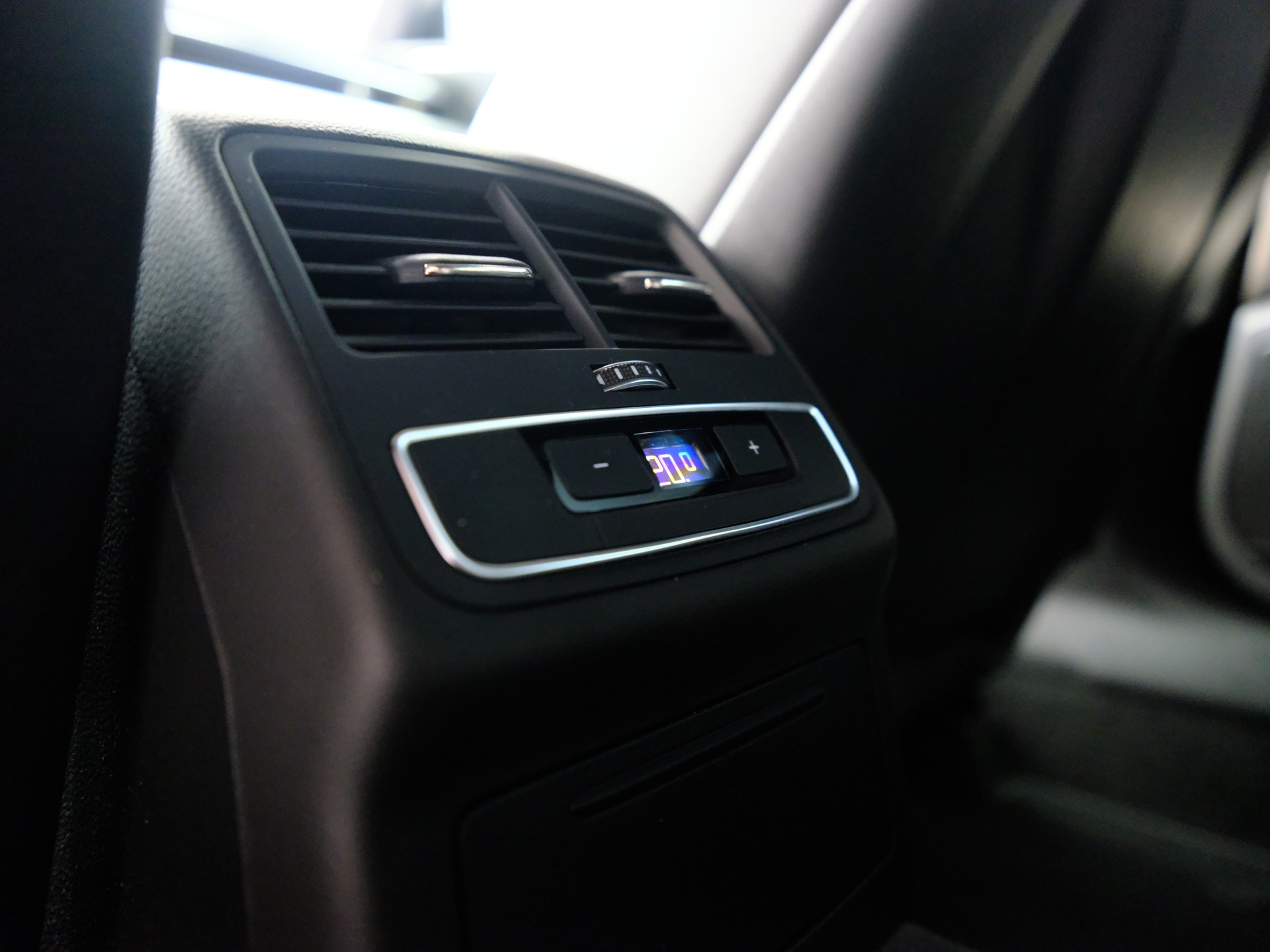 AUDI S4 Avant 3.0 TFSI quattro tiptronic *SITZHEIZUNG* *RÜCKFAHRKAMERA*-image-26