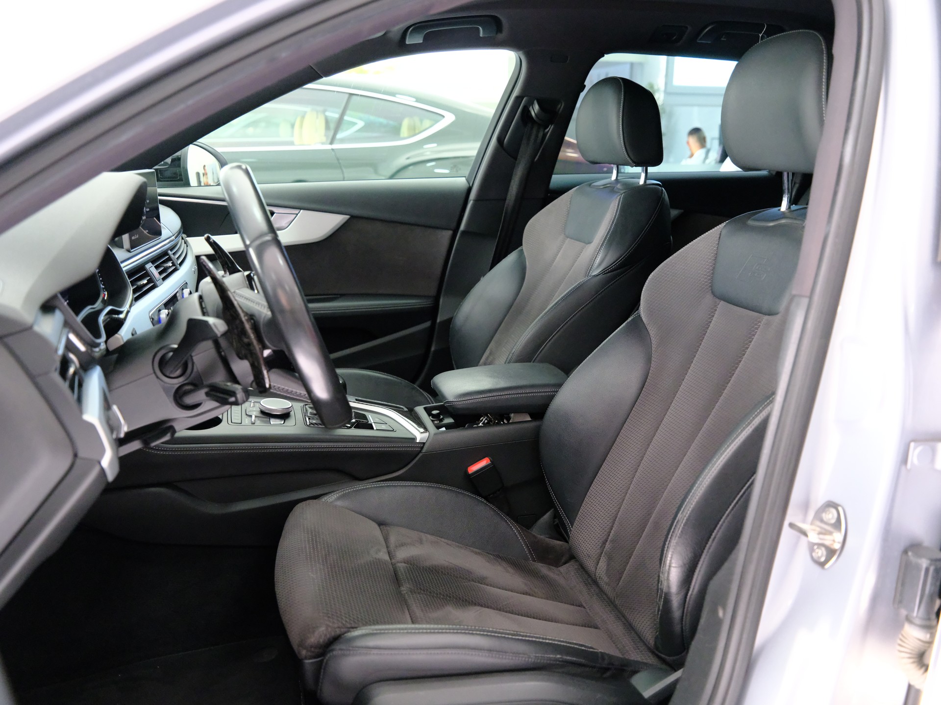 AUDI S4 Avant 3.0 TFSI quattro tiptronic *SITZHEIZUNG* *RÜCKFAHRKAMERA*-image-16