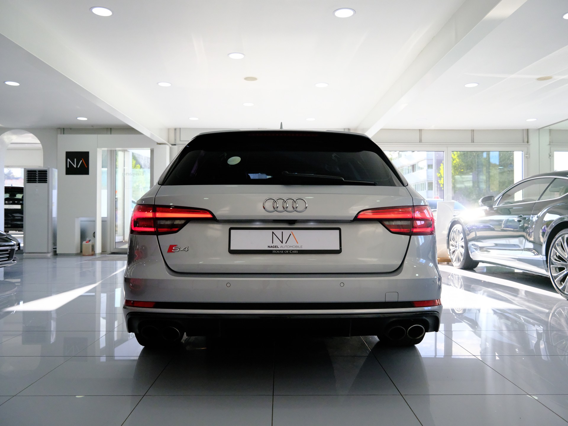 AUDI S4 Avant 3.0 TFSI quattro tiptronic *SITZHEIZUNG* *RÜCKFAHRKAMERA*-image-5