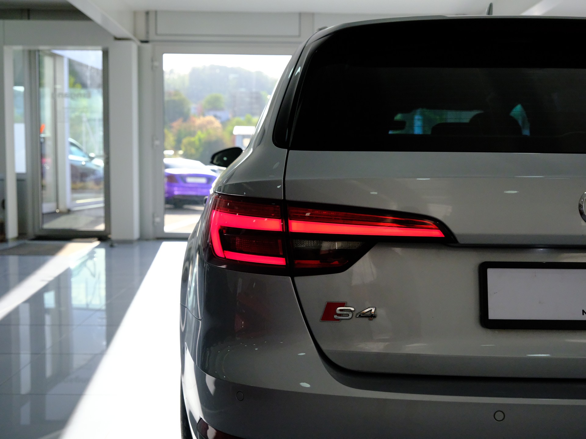 AUDI S4 Avant 3.0 TFSI quattro tiptronic *SITZHEIZUNG* *RÜCKFAHRKAMERA*-image-9