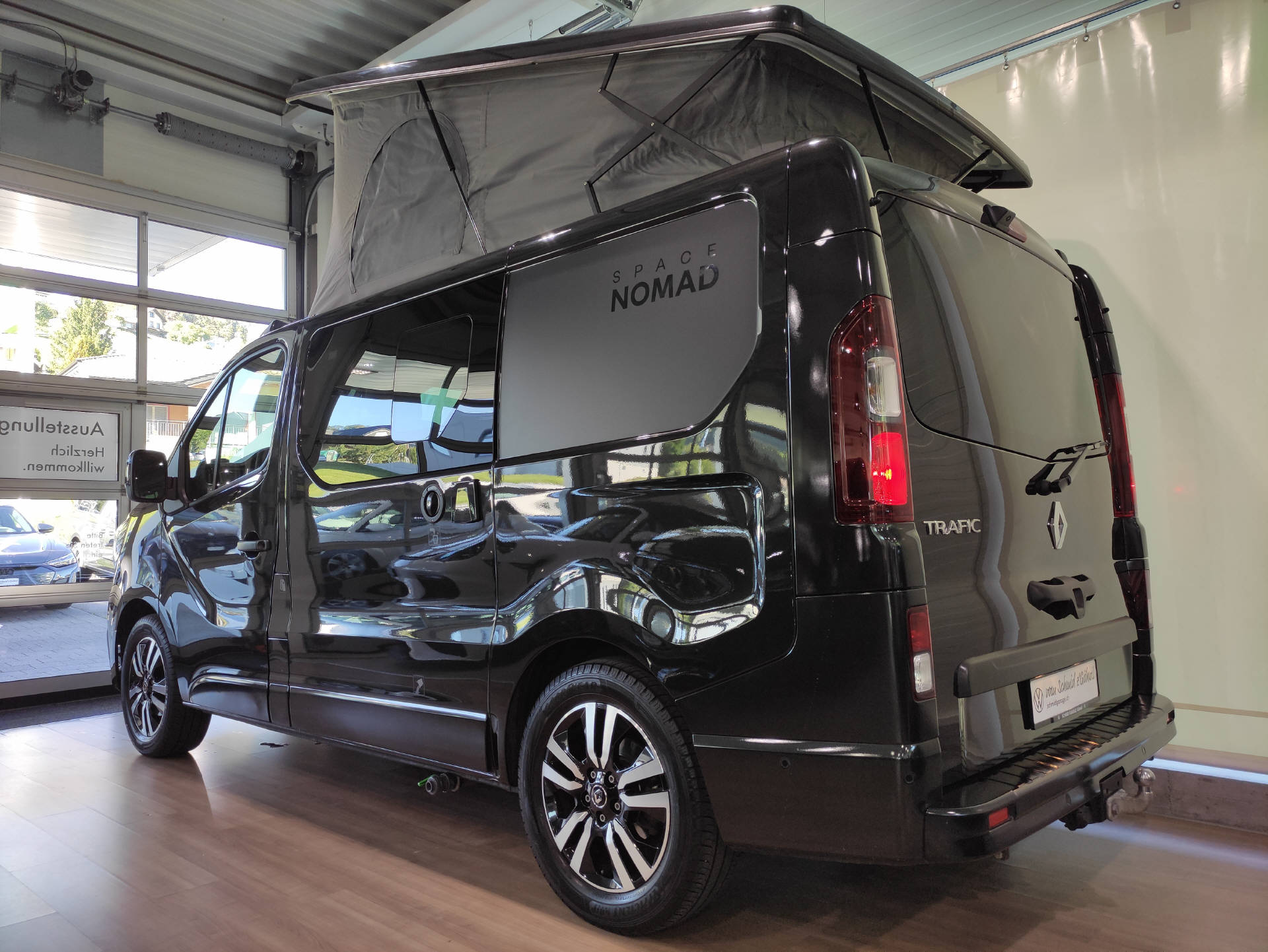 RENAULT Trafic Spacenomad 2.0 dCi Blue 170 iconic-image-23