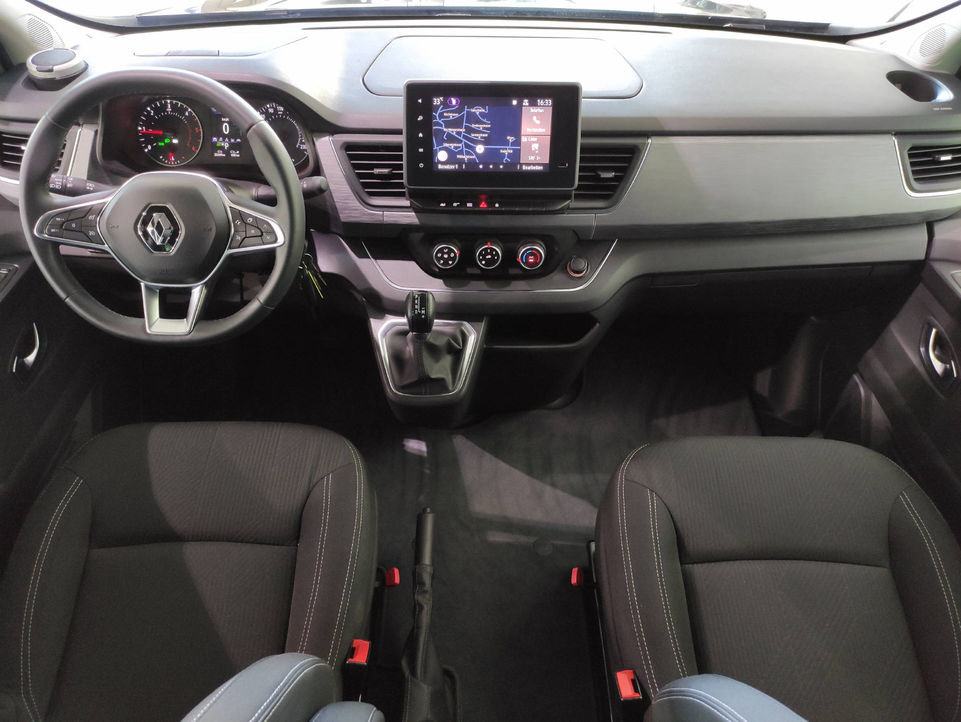RENAULT Trafic Spacenomad 2.0 dCi Blue 170 iconic-image-11