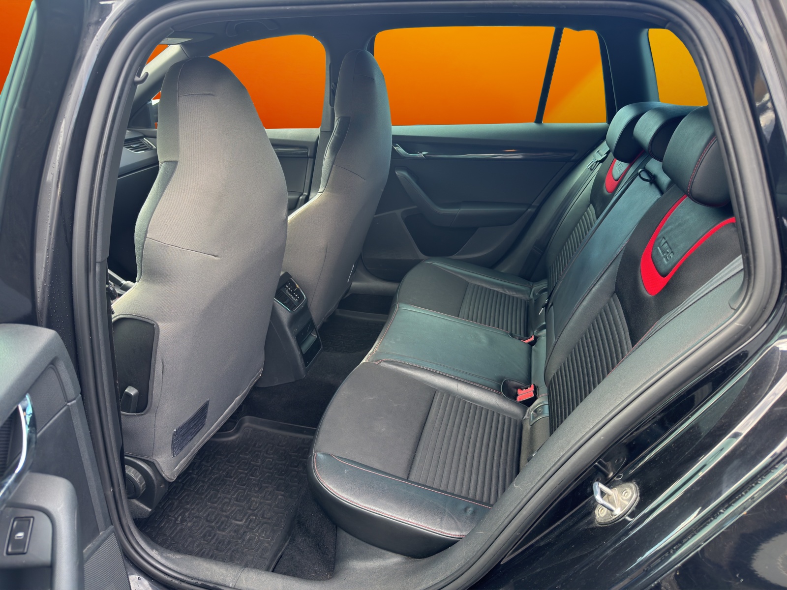 SKODA Octavia Combi 2.0 TSI RS DSG-image-11