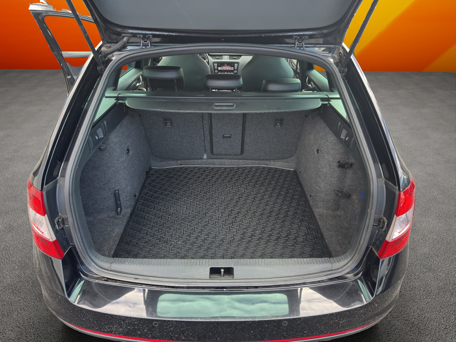 SKODA Octavia Combi 2.0 TSI RS DSG-image-12