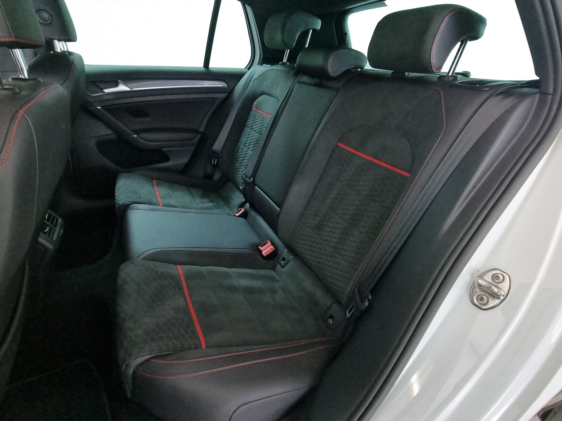 VW Golf VII 2.0 TSI GTI-image-6