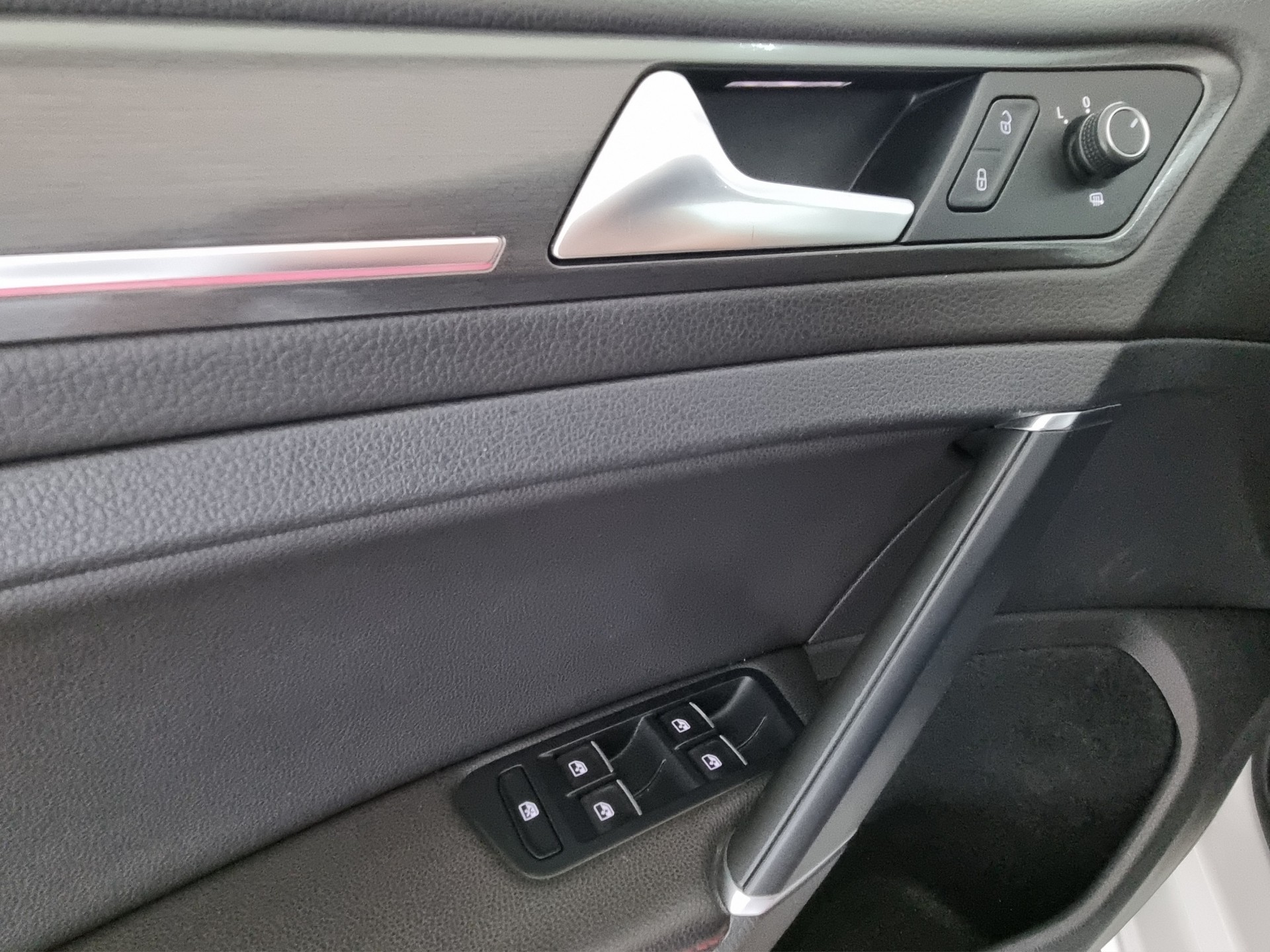 VW Golf VII 2.0 TSI GTI-image-11