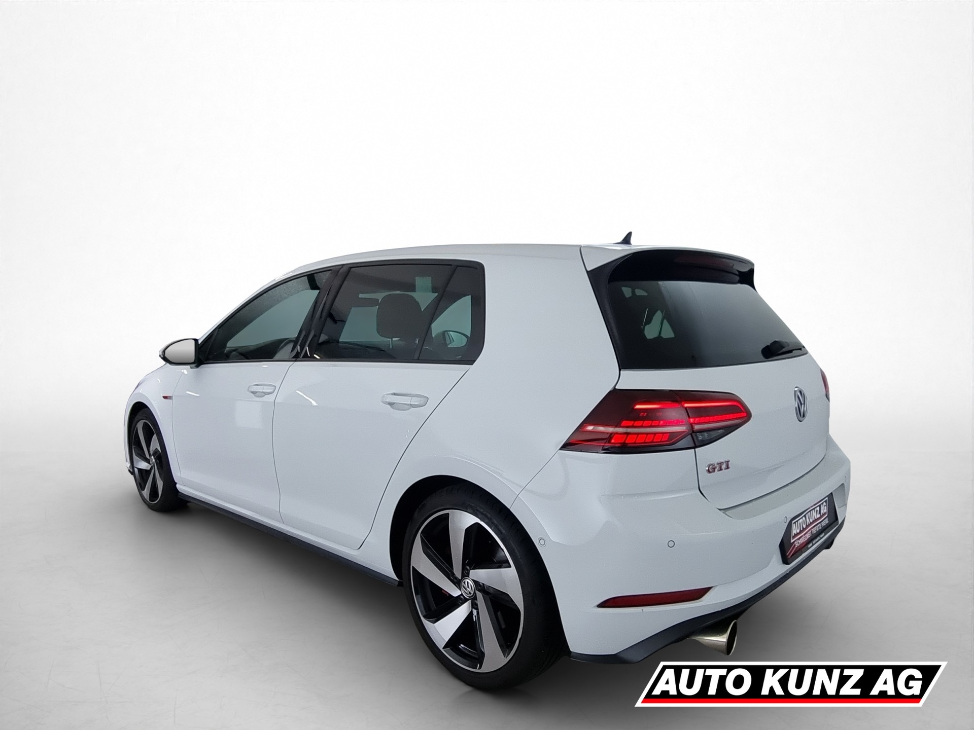 VW Golf VII 2.0 TSI GTI-image-3