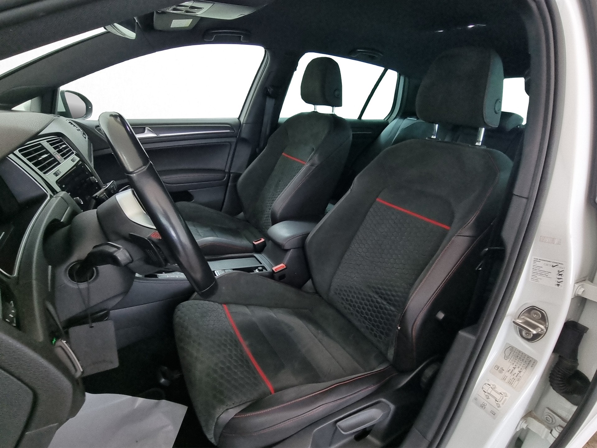 VW Golf VII 2.0 TSI GTI-image-5