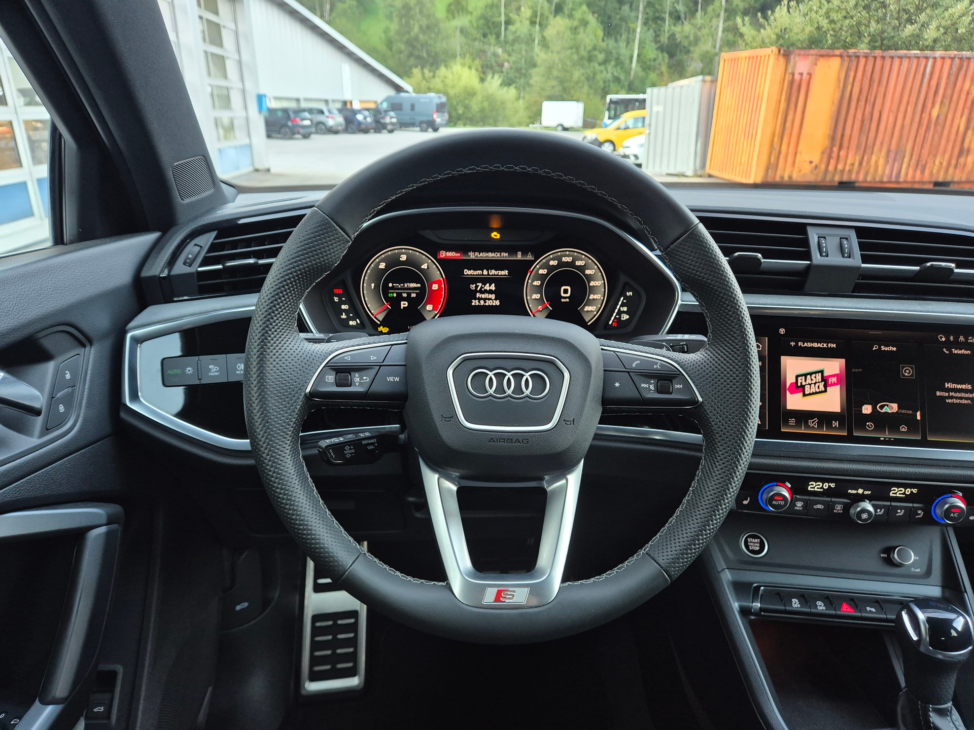 AUDI Q3 40 TDI S line quattro S-tronic-image-10