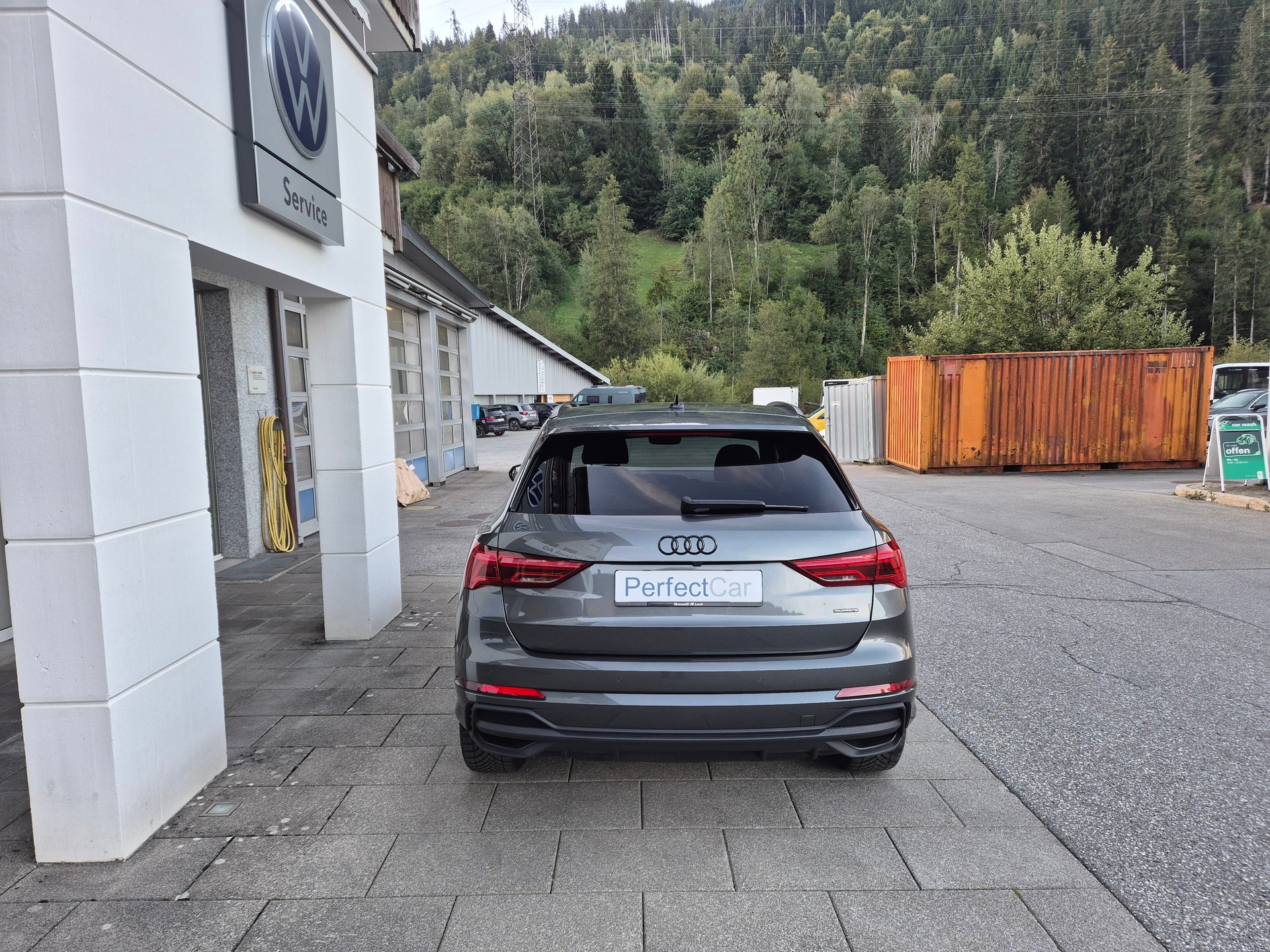 AUDI Q3 40 TDI S line quattro S-tronic-image-5