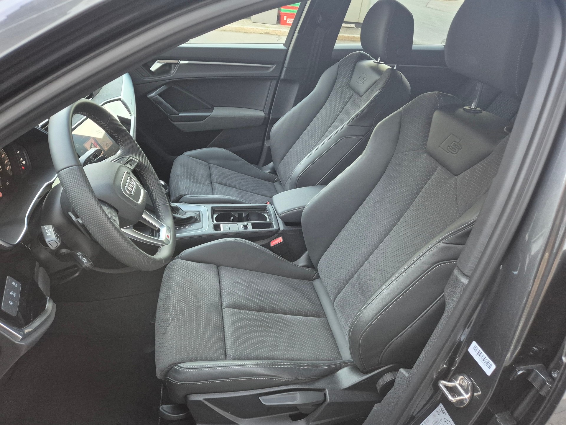 AUDI Q3 40 TDI S line quattro S-tronic-image-7