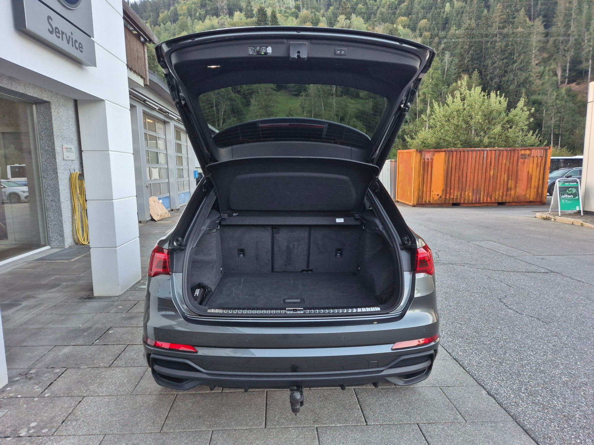 AUDI Q3 40 TDI S line quattro S-tronic-image-13