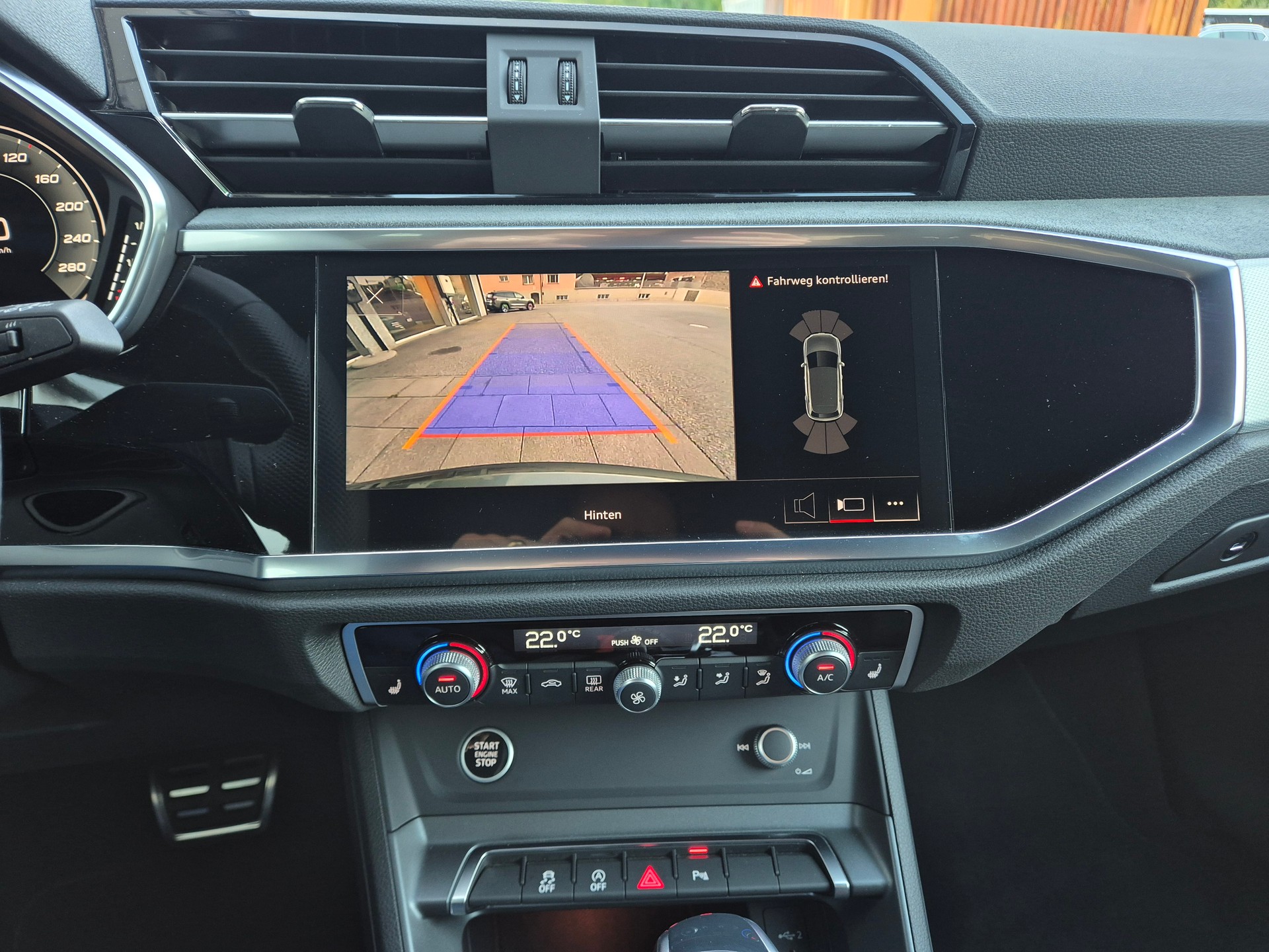 AUDI Q3 40 TDI S line quattro S-tronic-image-12