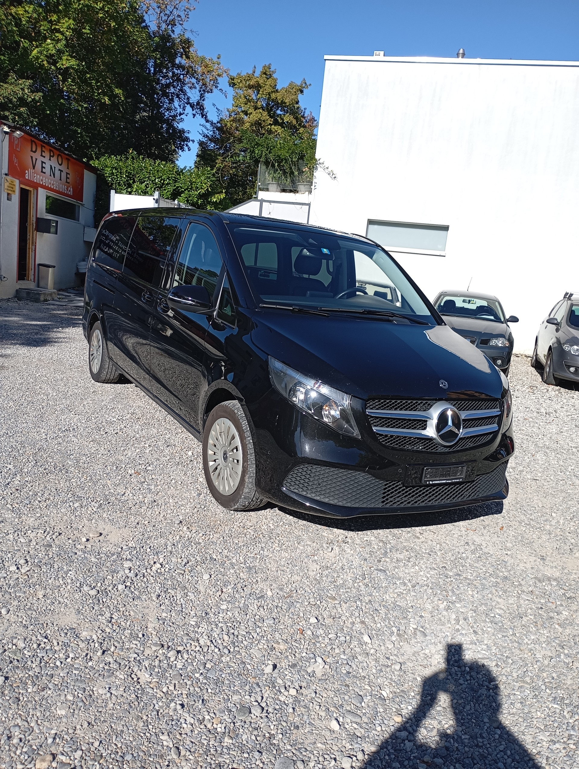 MERCEDES-BENZ V 220 d lang 4Matic 9G-Tronic-image-2
