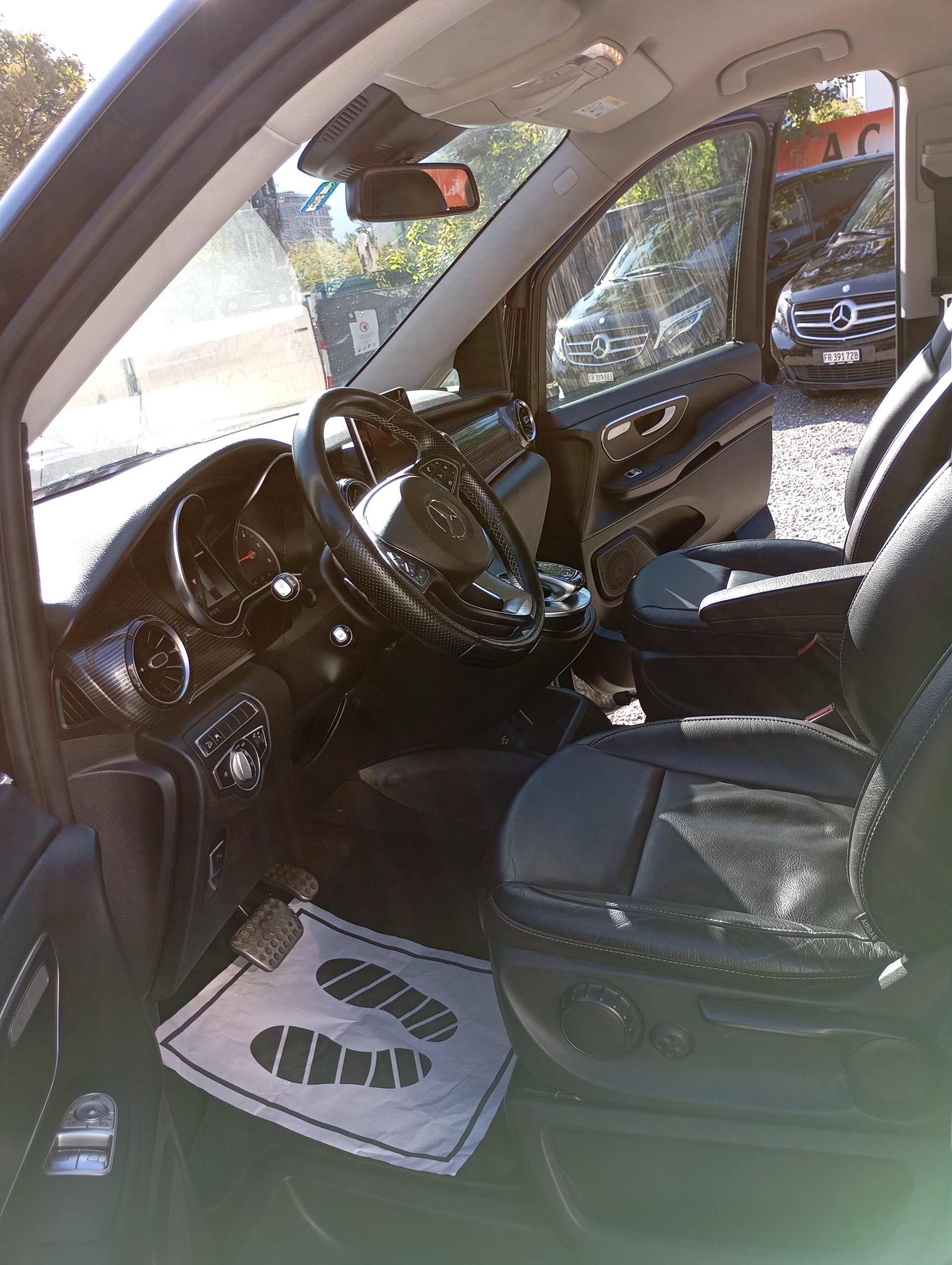 MERCEDES-BENZ V 220 d lang 4Matic 9G-Tronic-image-13