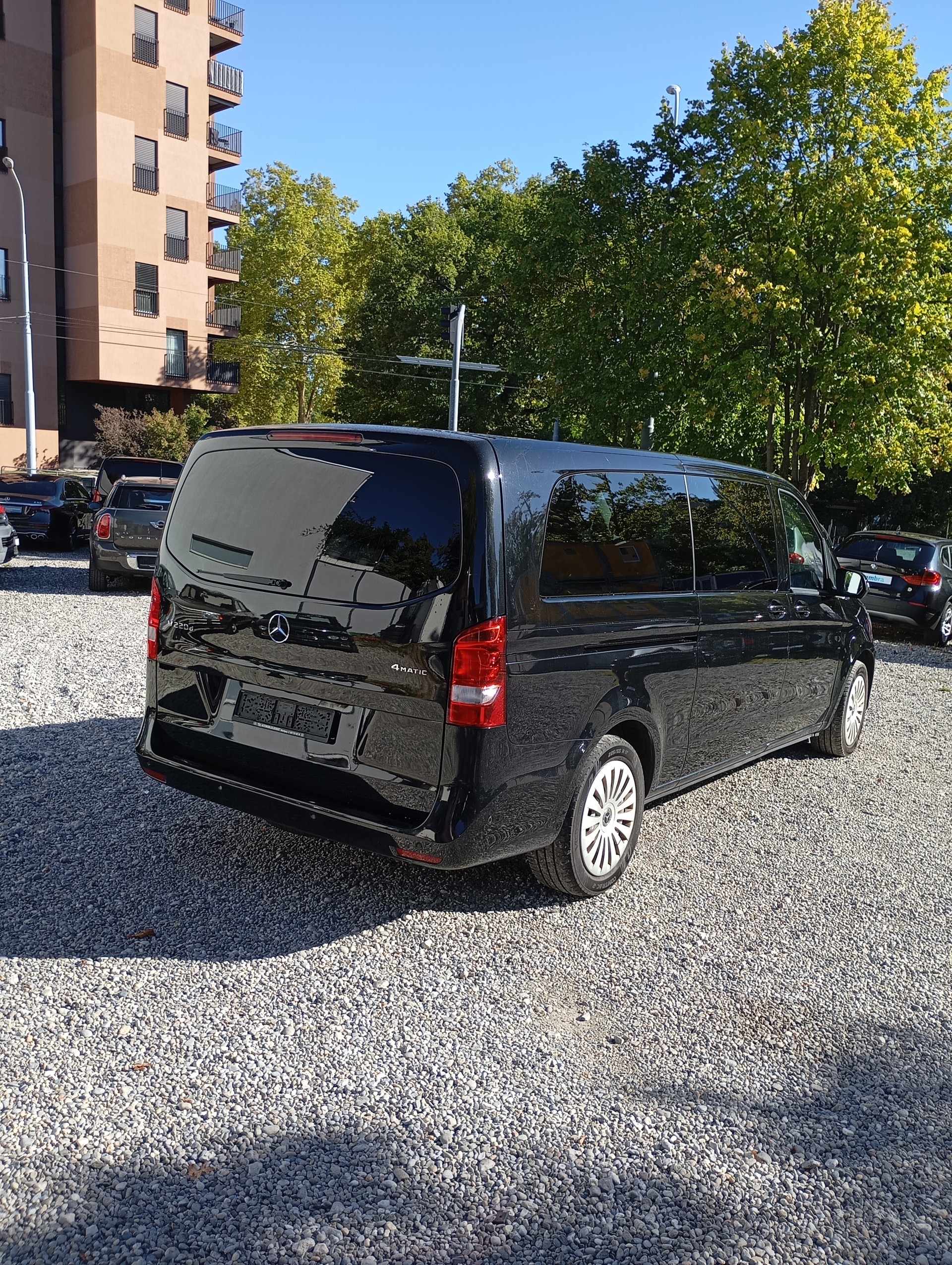 MERCEDES-BENZ V 220 d lang 4Matic 9G-Tronic-image-4