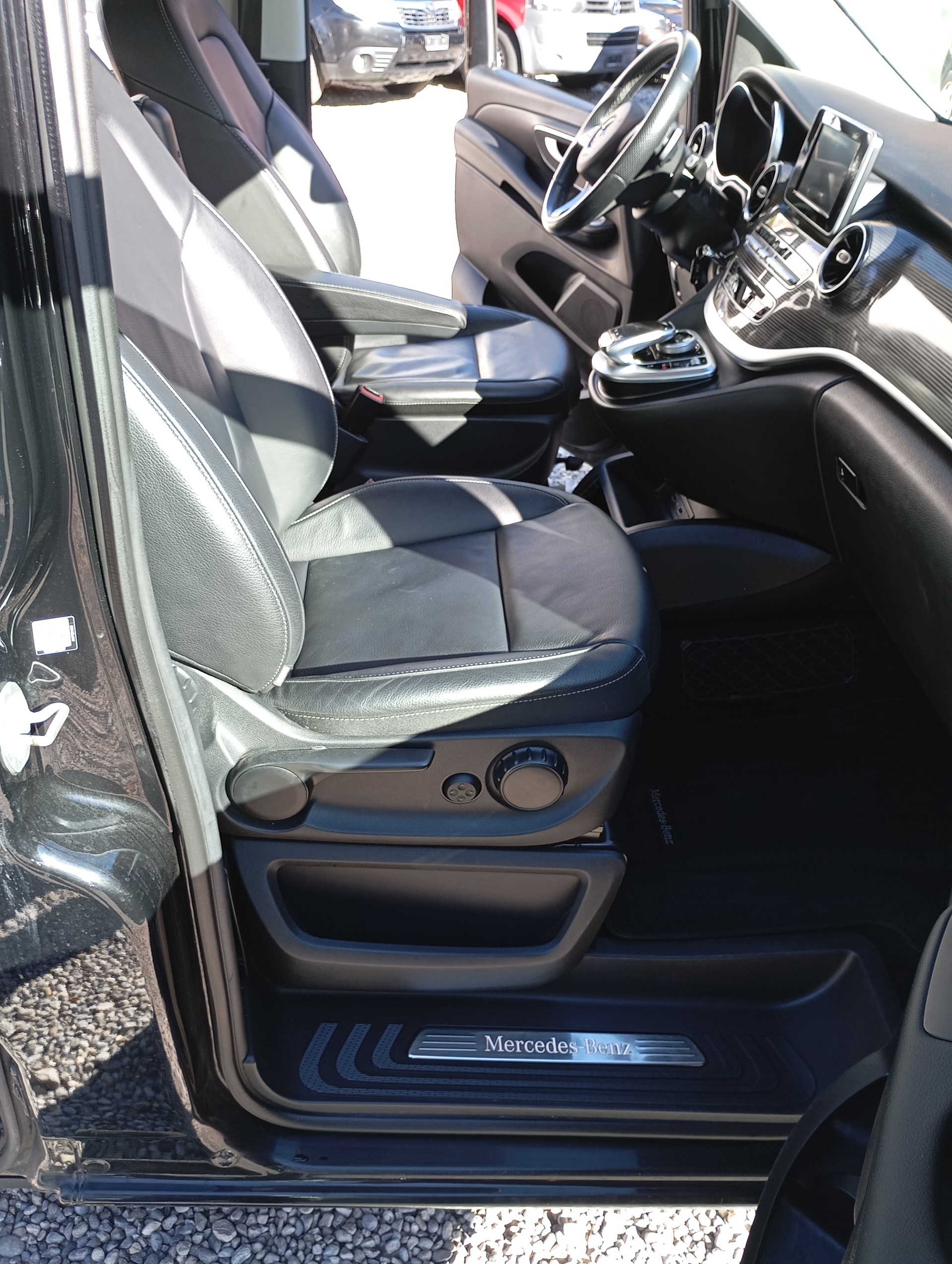 MERCEDES-BENZ V 220 d lang 4Matic 9G-Tronic-image-18