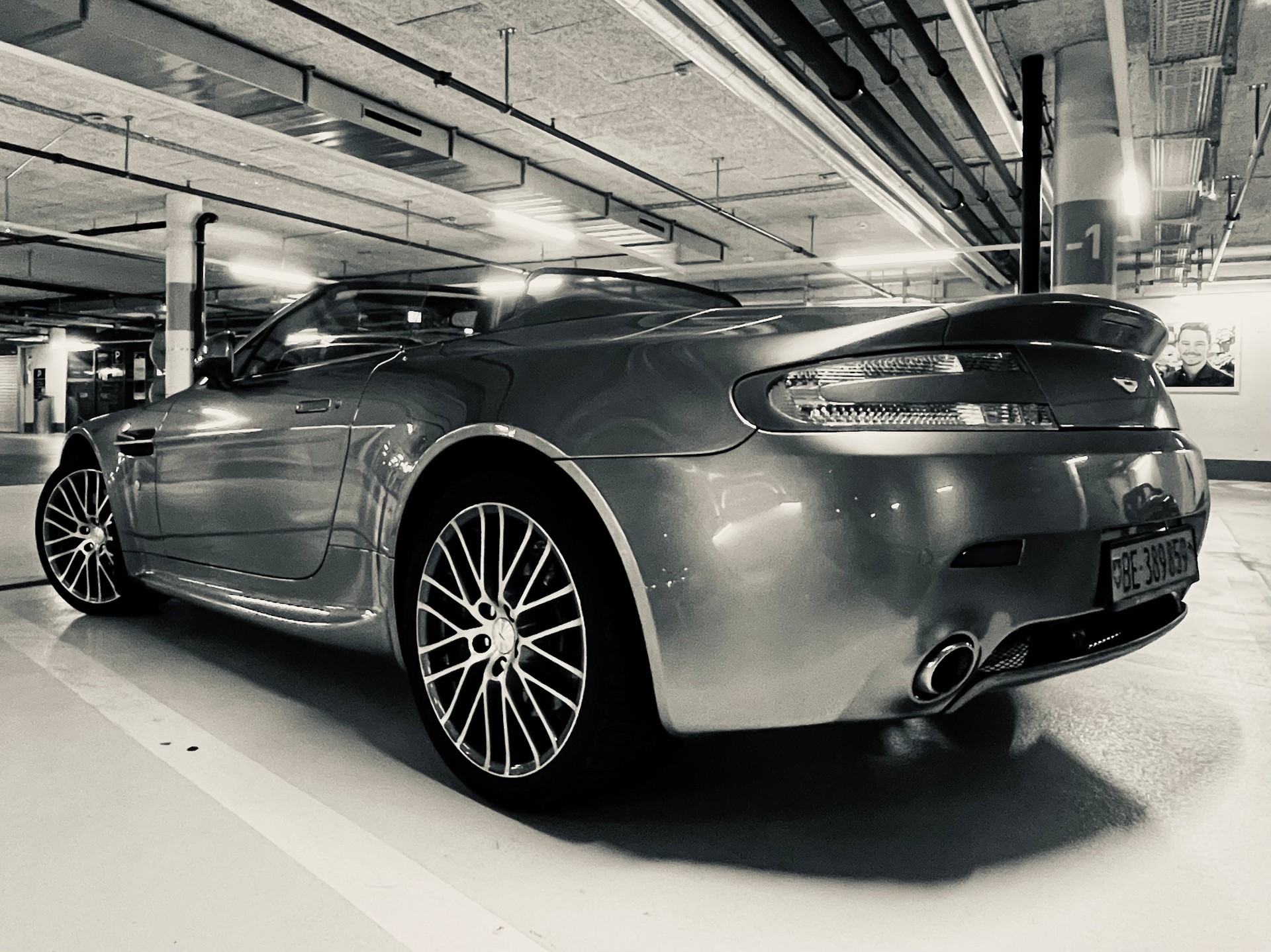 ASTON MARTIN Roadster-image-2