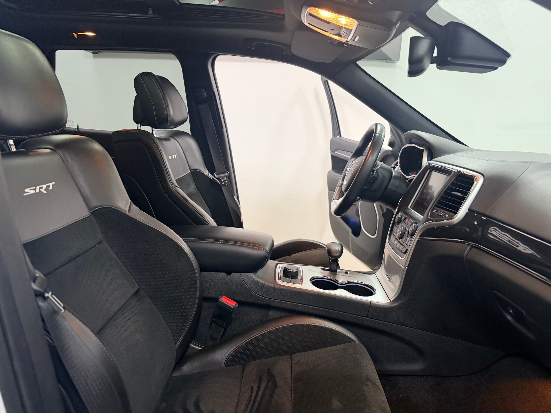 JEEP Grand Cherokee 6.4 V8 HEMI SRT8 Automatic-image-8