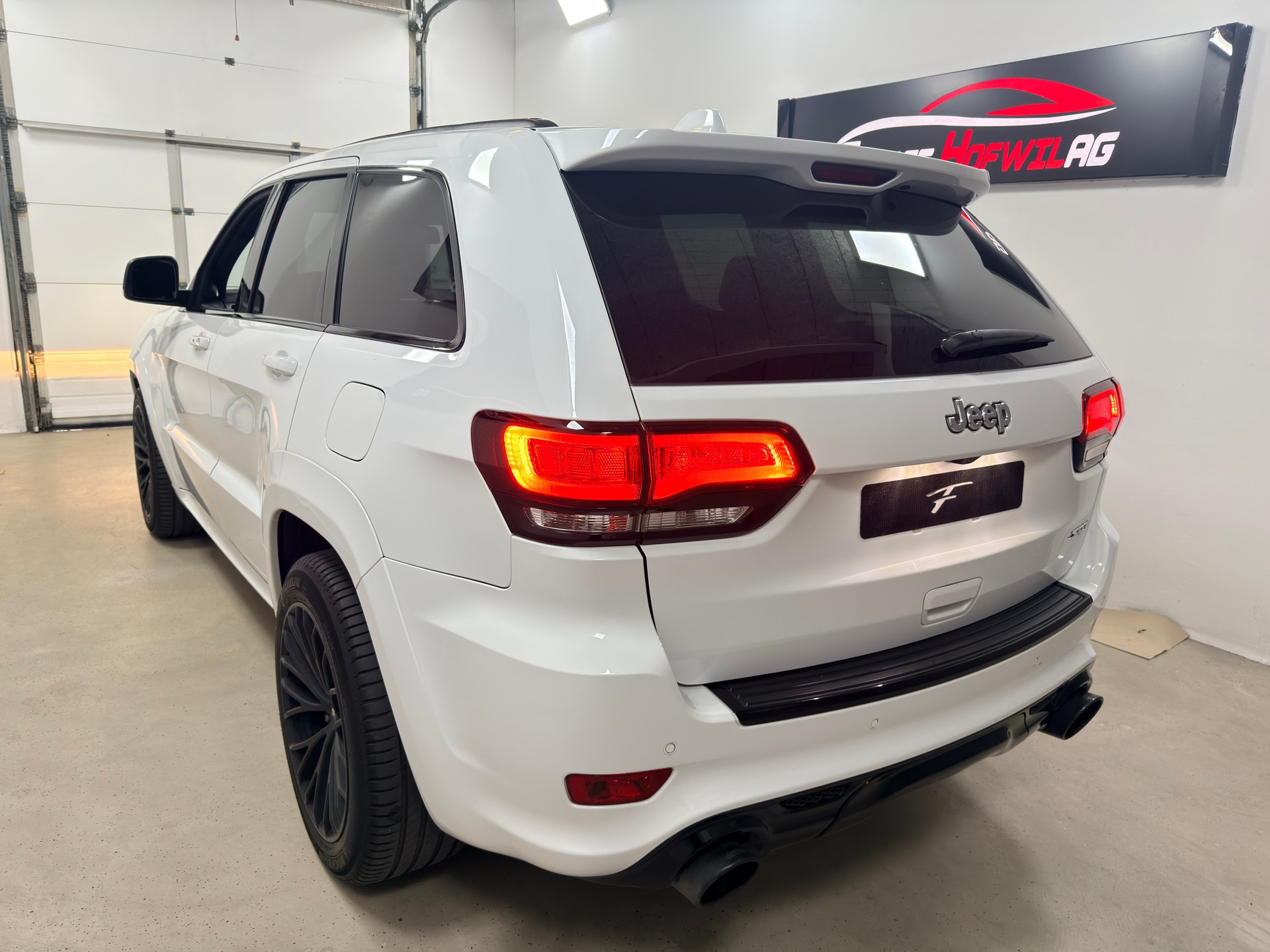 JEEP Grand Cherokee 6.4 V8 HEMI SRT8 Automatic-image-3