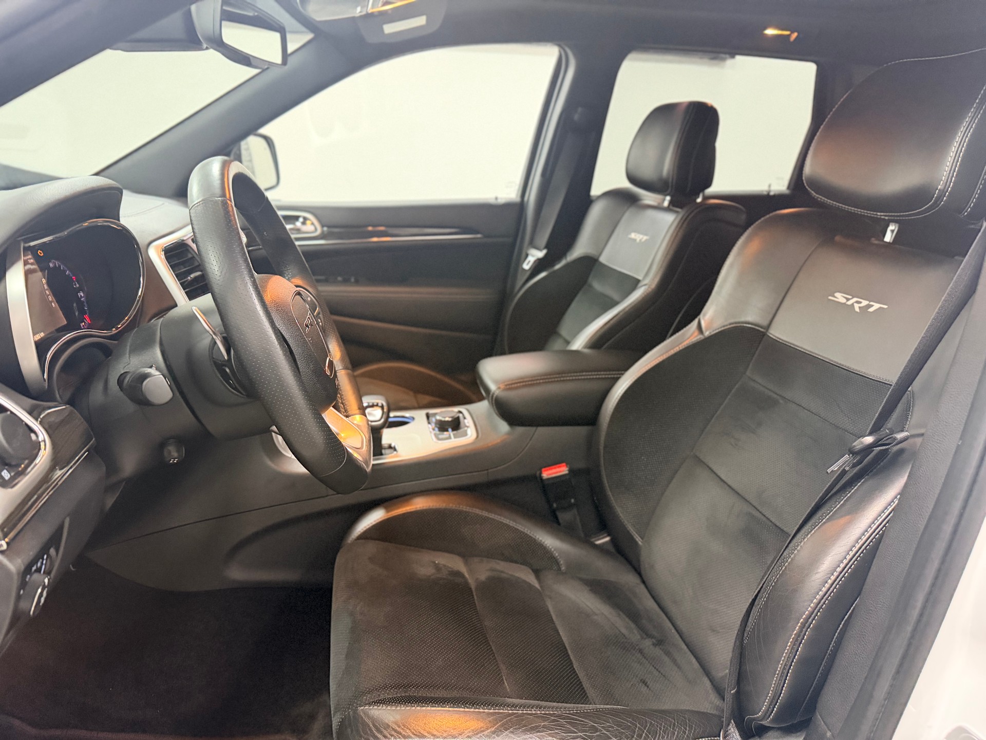 JEEP Grand Cherokee 6.4 V8 HEMI SRT8 Automatic-image-5