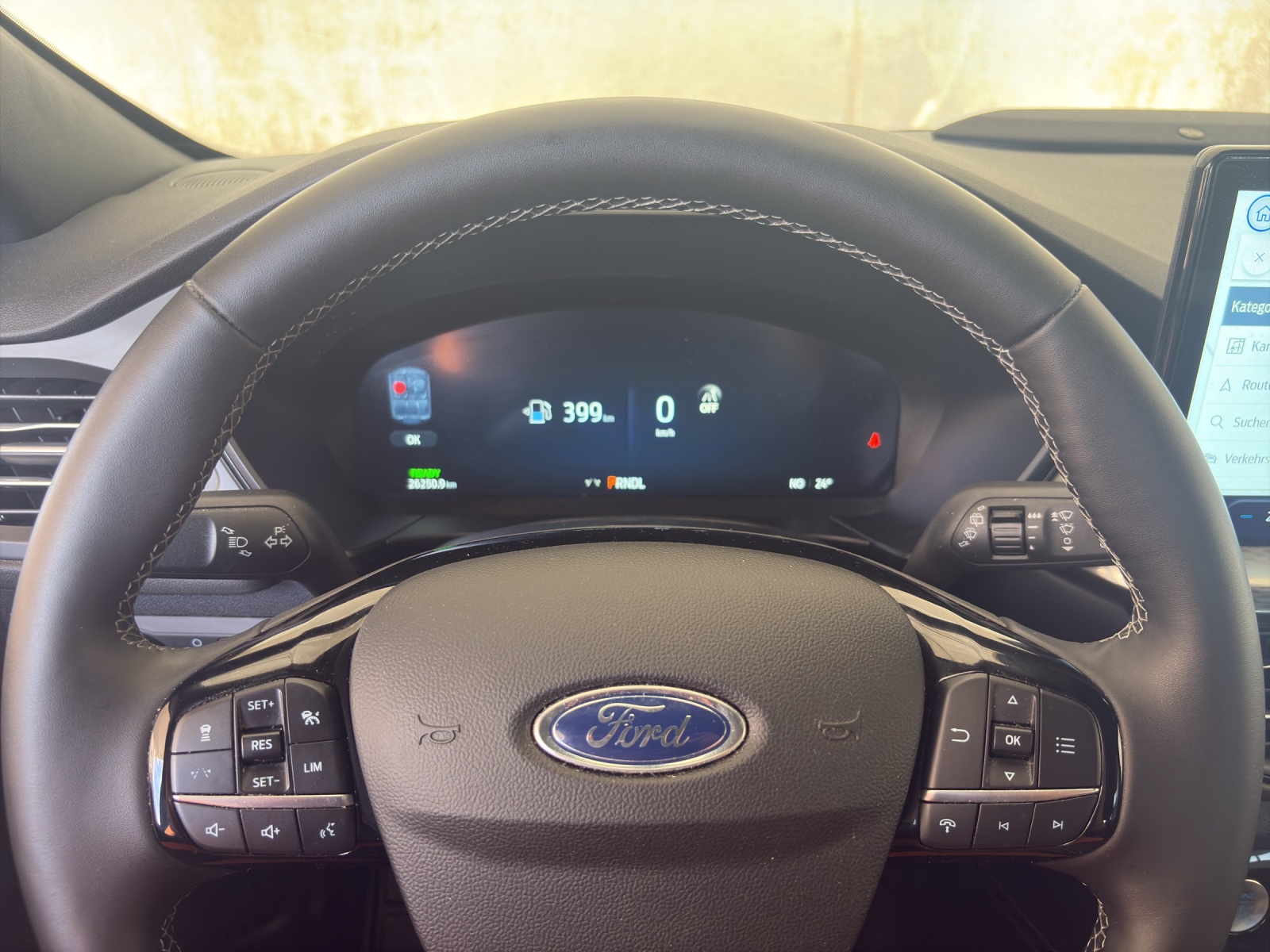 FORD Kuga 2.5 Hybrid Sound Edition 4x4-image-12