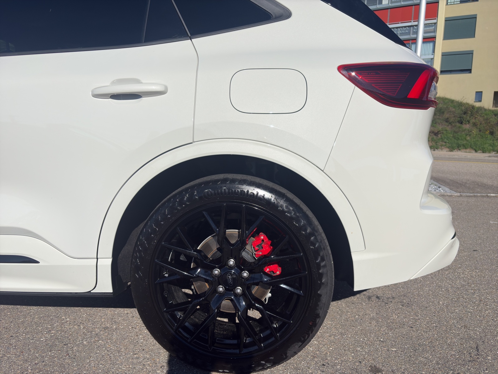 FORD Kuga 2.5 Hybrid Sound Edition 4x4-image-14