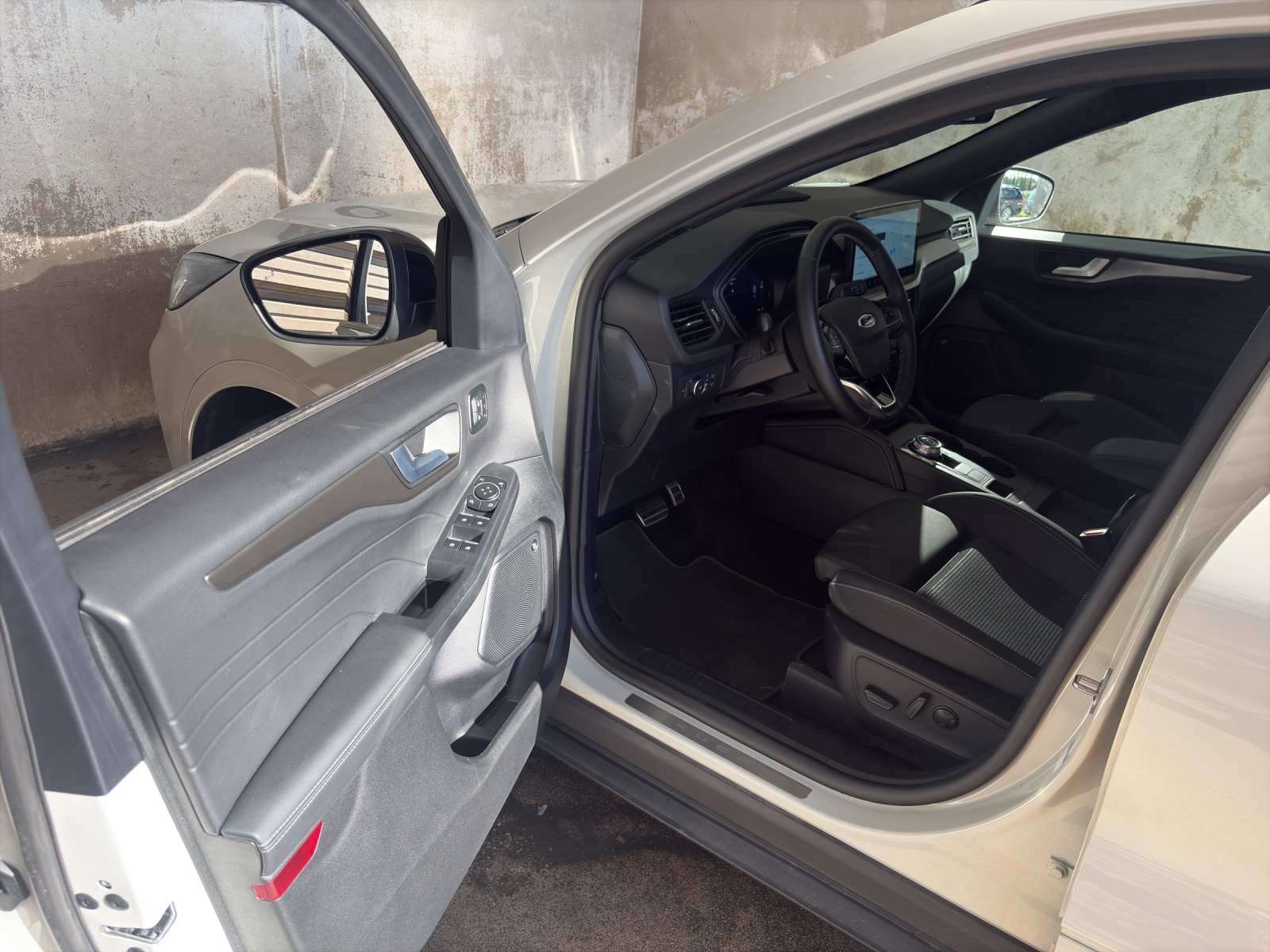 FORD Kuga 2.5 Hybrid Sound Edition 4x4-image-4