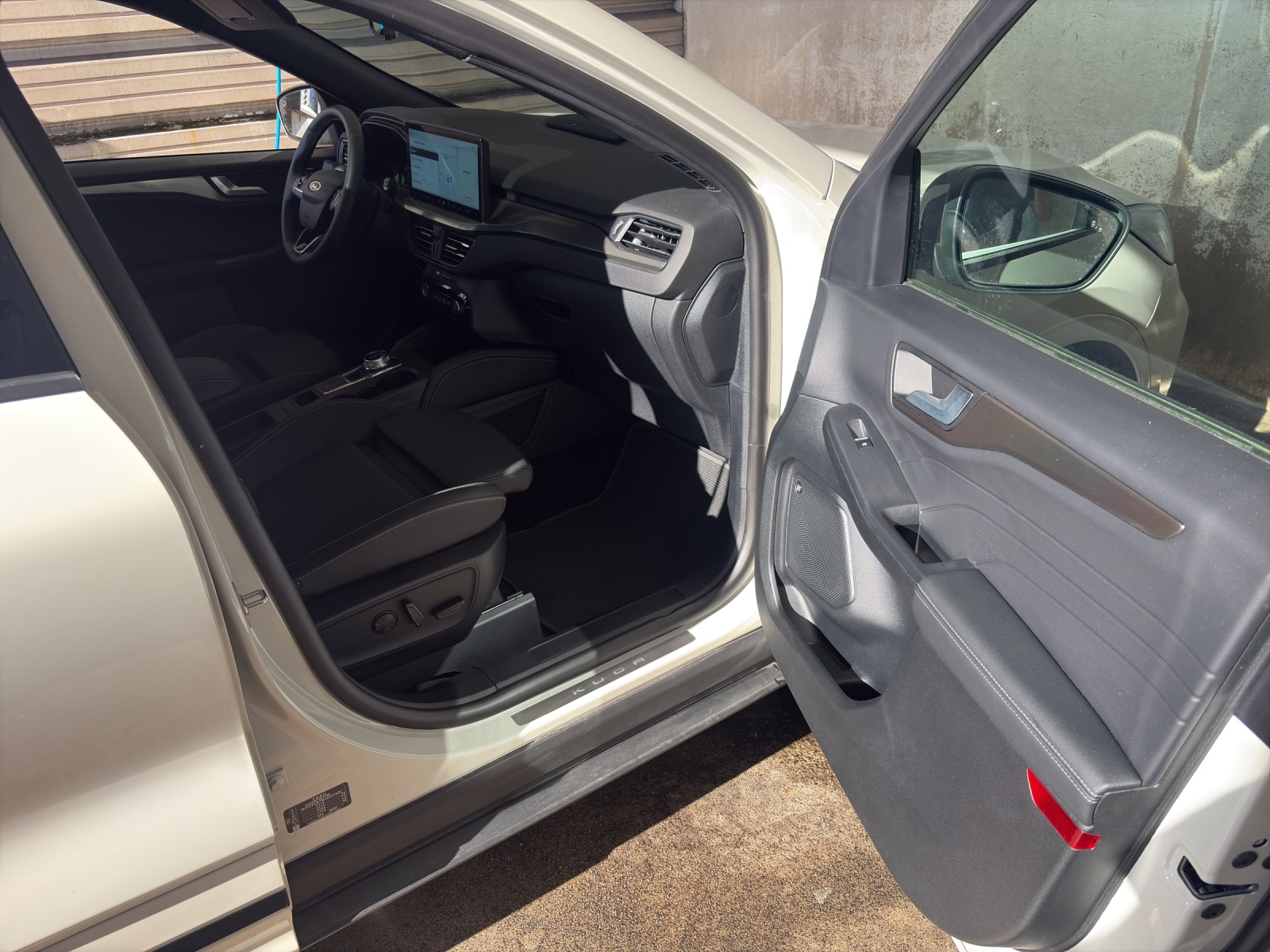 FORD Kuga 2.5 Hybrid Sound Edition 4x4-image-5