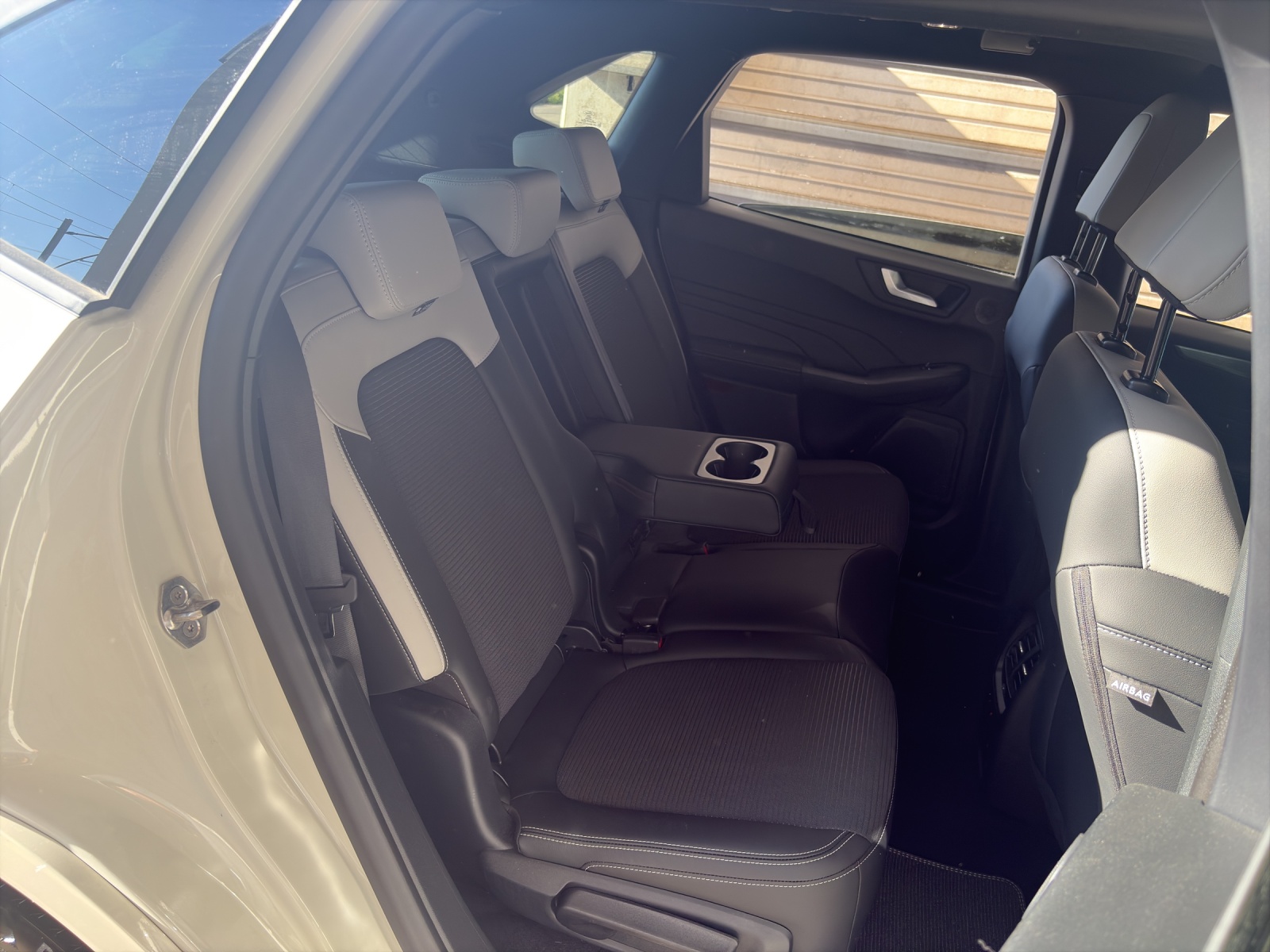 FORD Kuga 2.5 Hybrid Sound Edition 4x4-image-7